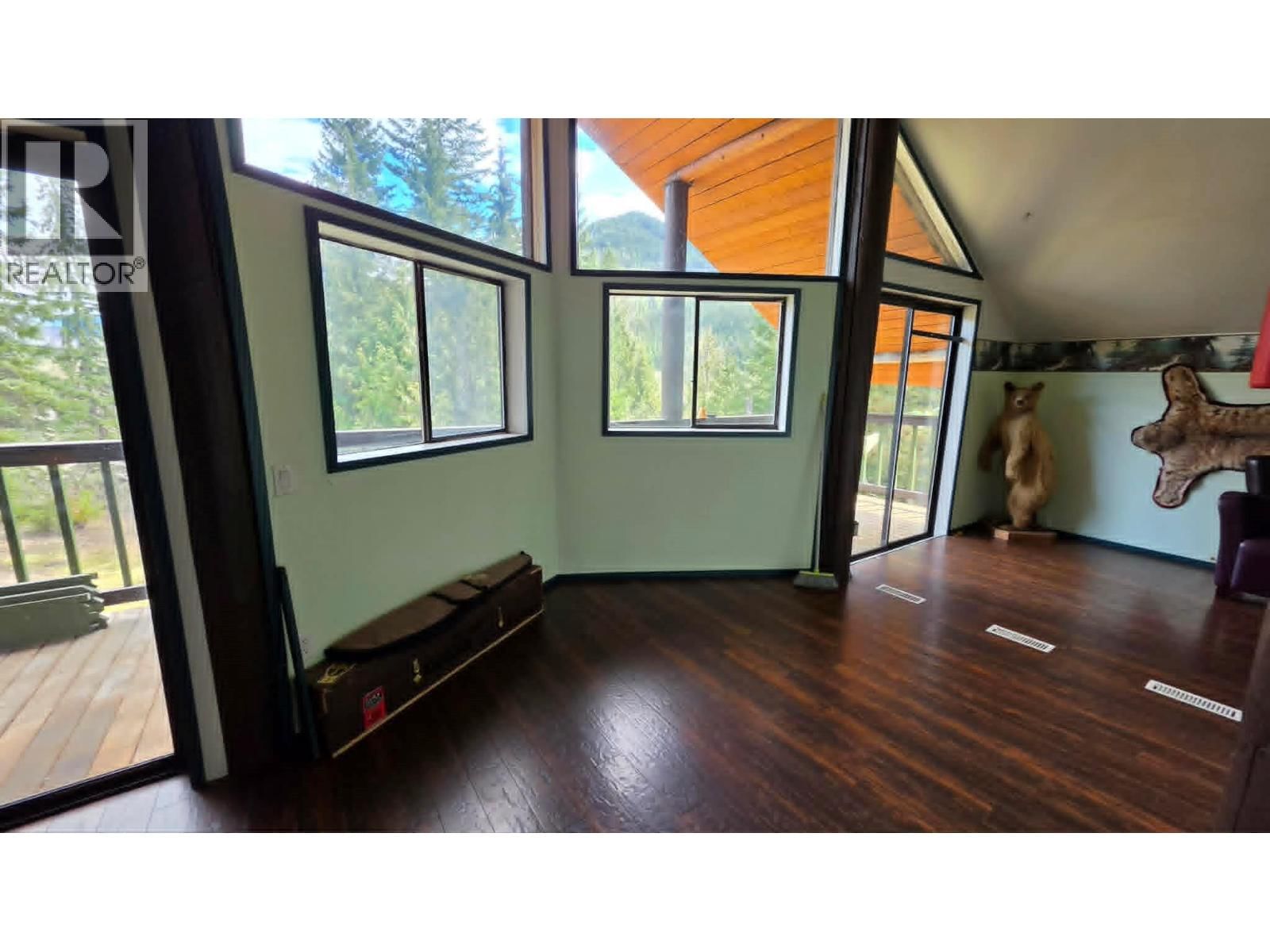 829 BOBBIE BURNS ROAD Image 14