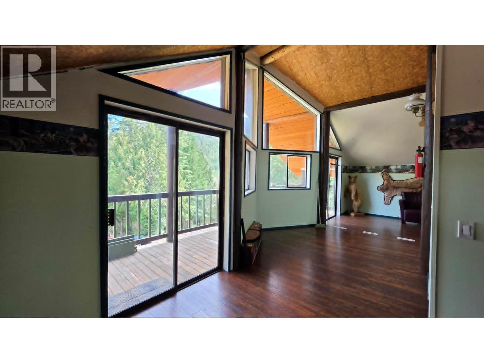 829 BOBBIE BURNS ROAD Image 15