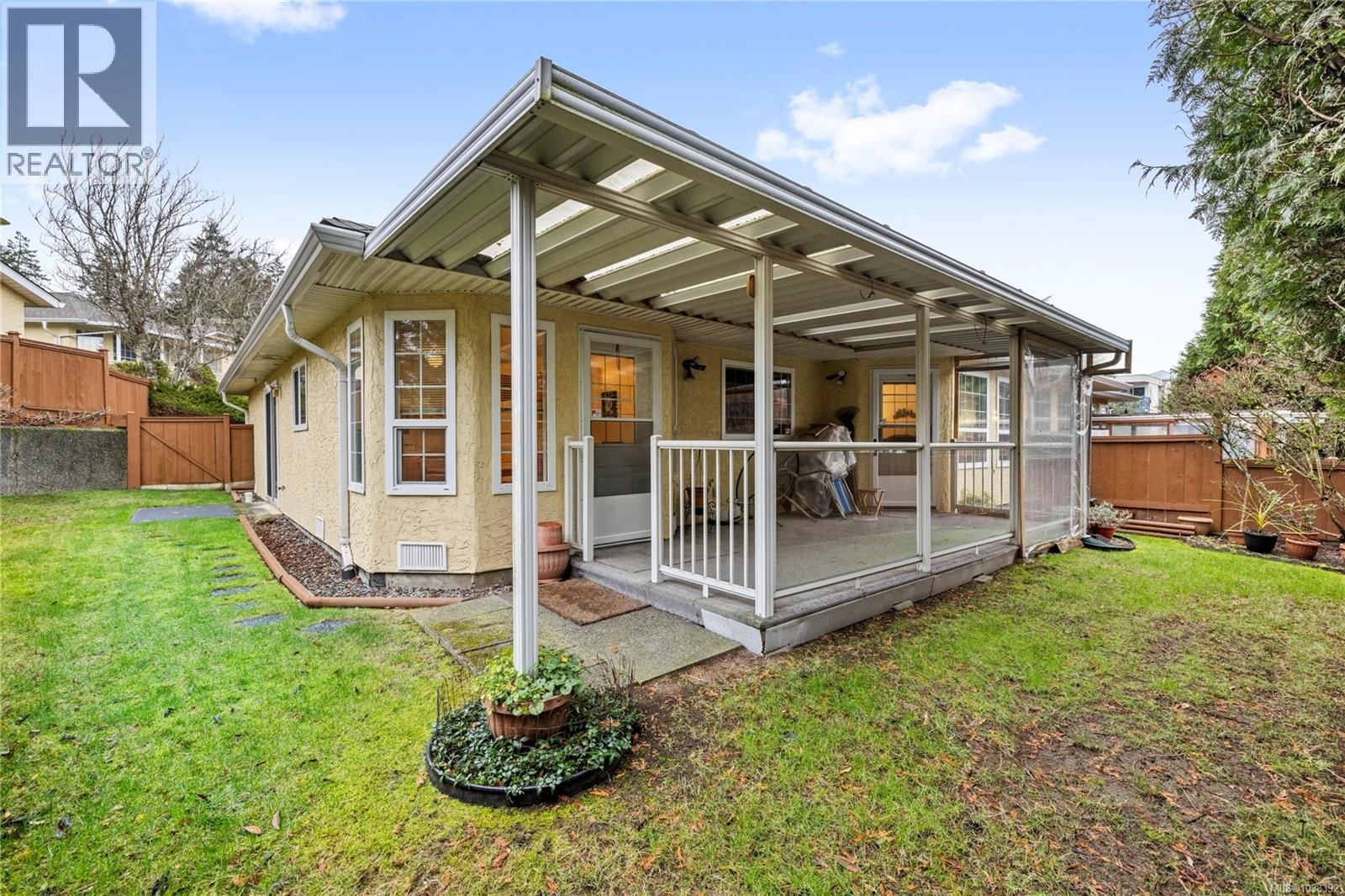 2 4752 Uplands Drive property photo