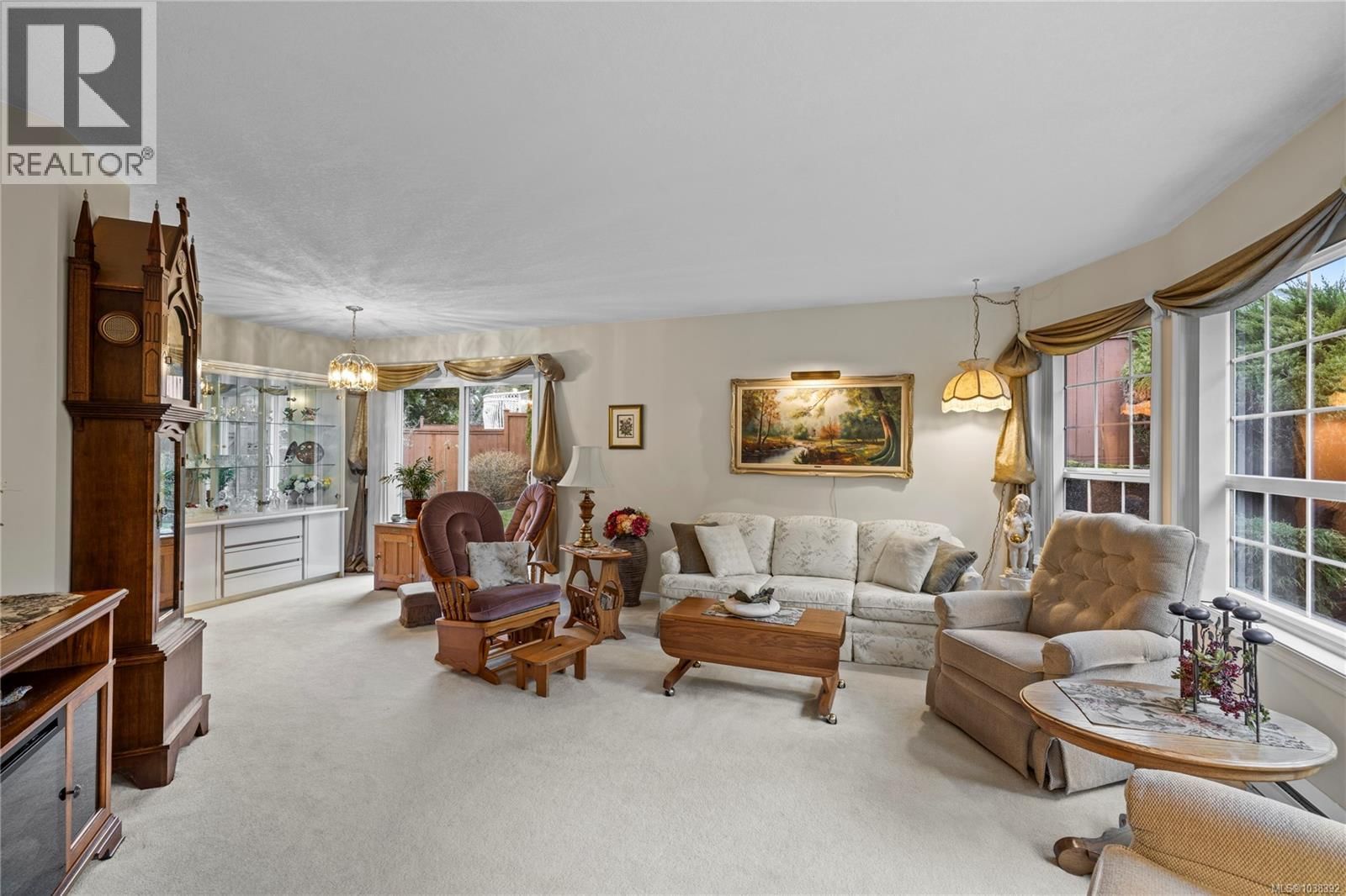 2 4752 Uplands Drive property photo