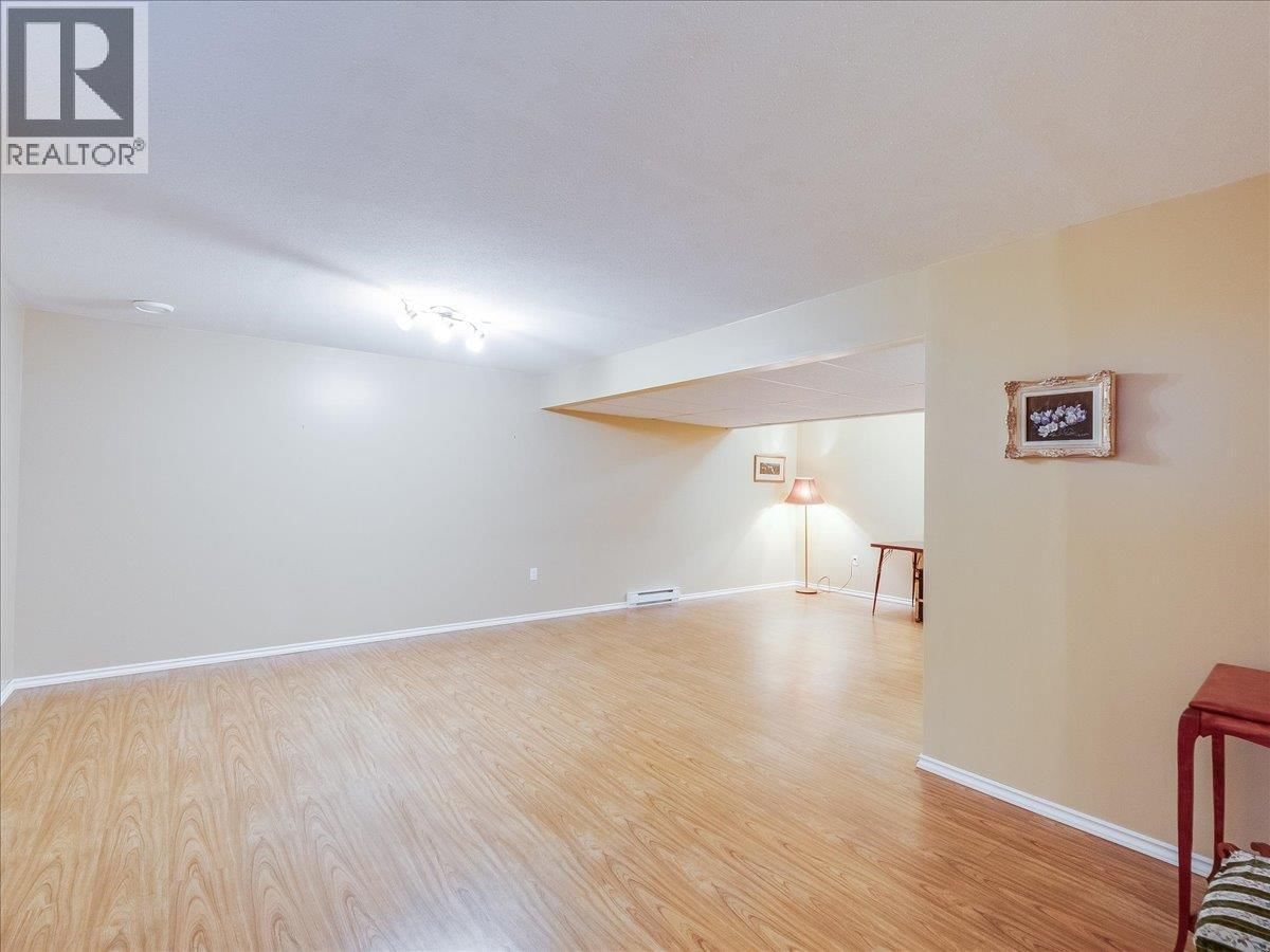 7136 WRIGHT WAY Image 32