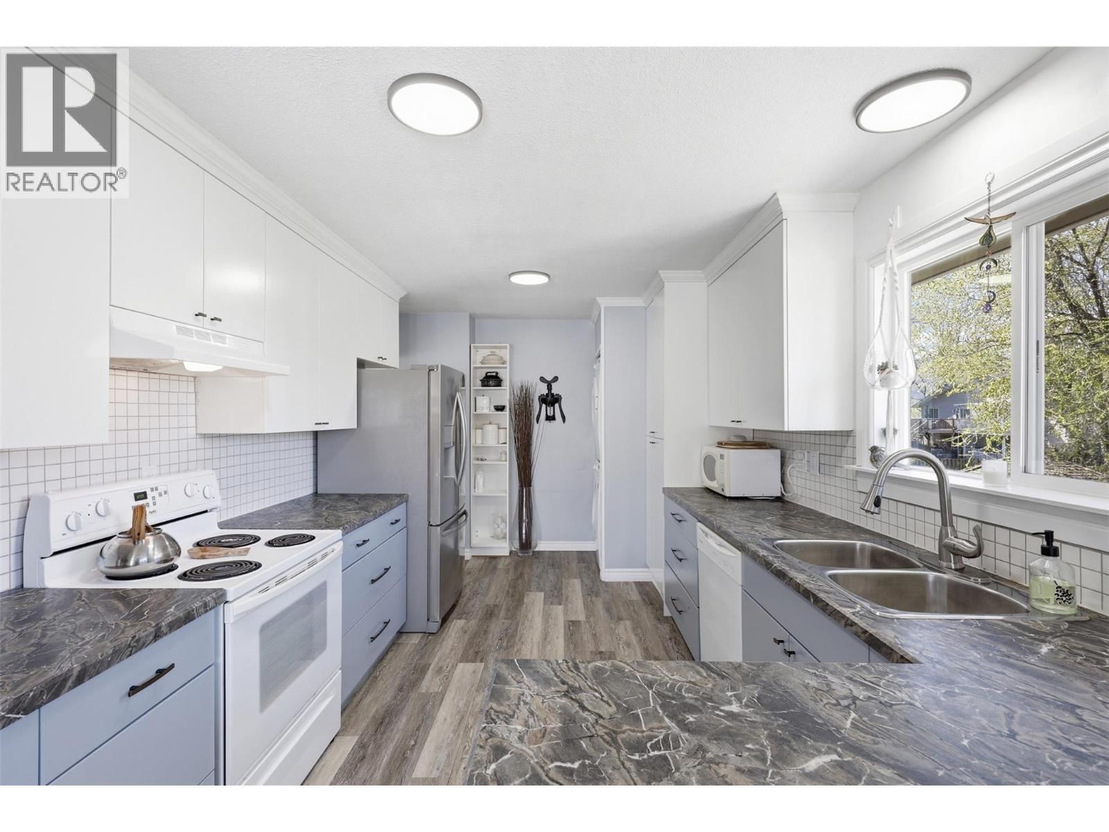 1363 SCHUBERT DRIVE Image 16