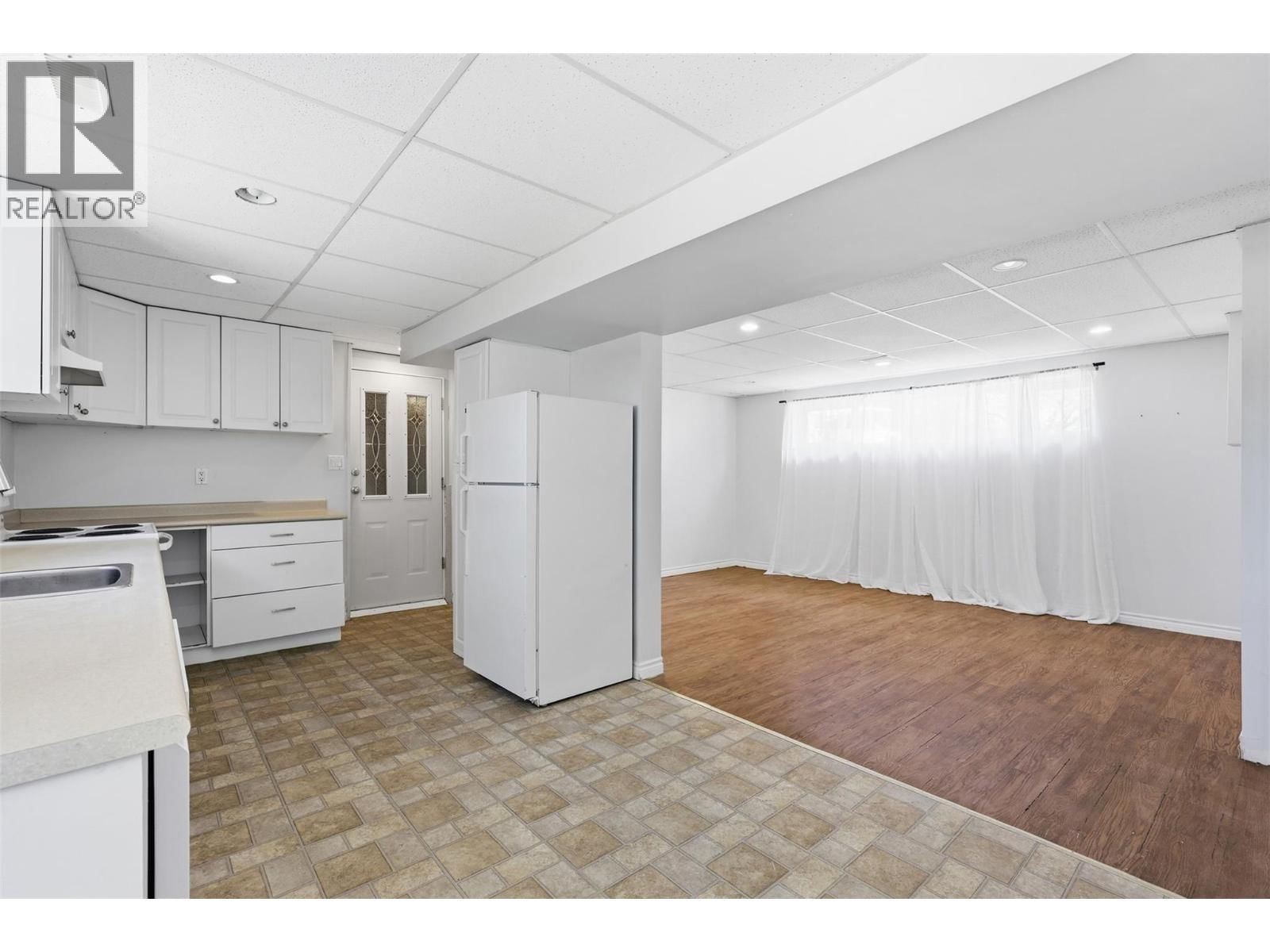 1363 SCHUBERT DRIVE Image 38