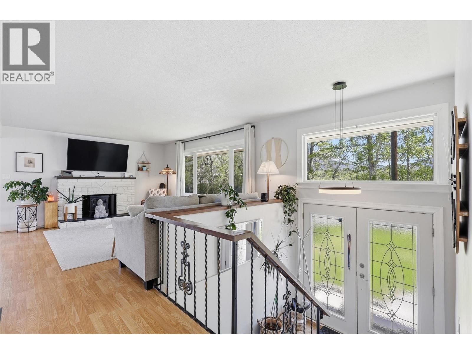 1363 SCHUBERT DRIVE Image 4