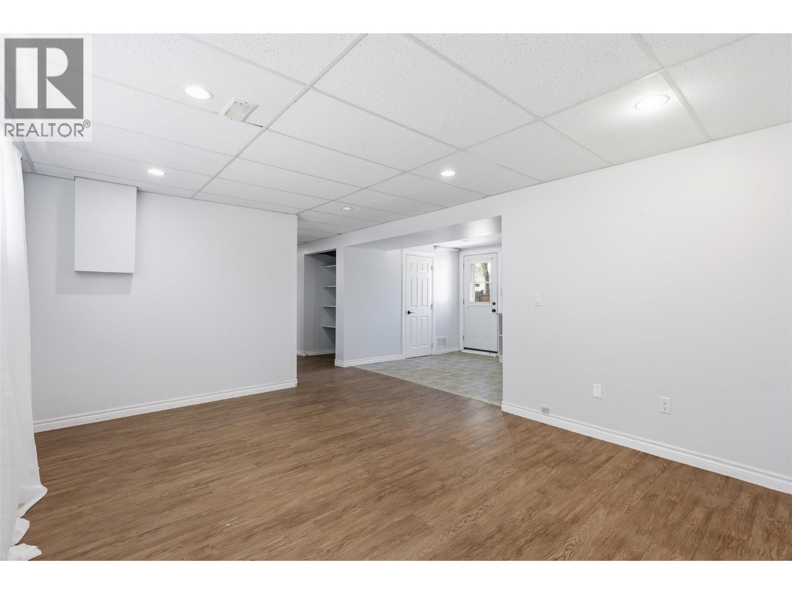 1363 SCHUBERT DRIVE Image 40