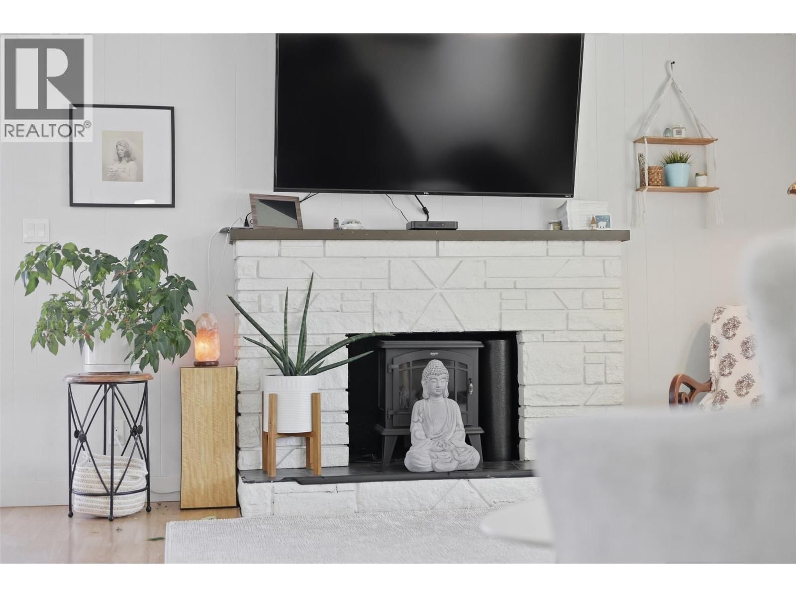 1363 SCHUBERT DRIVE Image 5