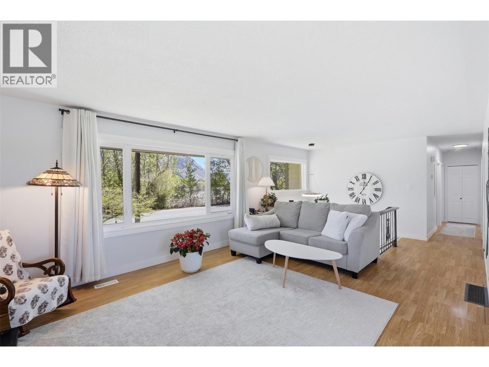 1363 SCHUBERT DRIVE Image 6