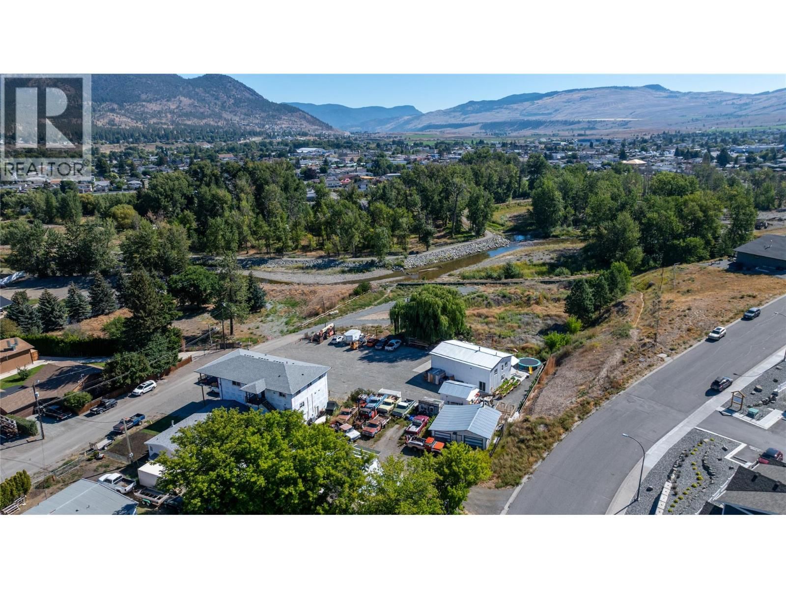 1542 WALNUT AVENUE Image 6