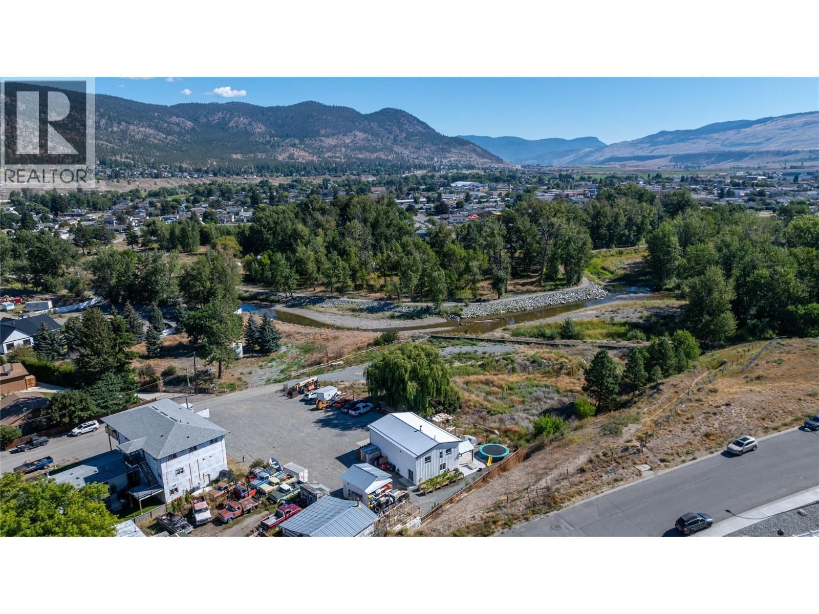 1542 WALNUT AVENUE Image 7