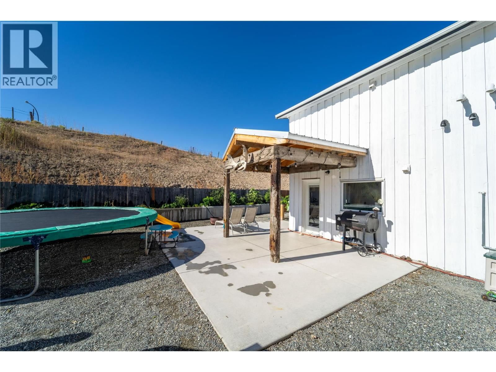 1550 WALNUT AVENUE Image 10