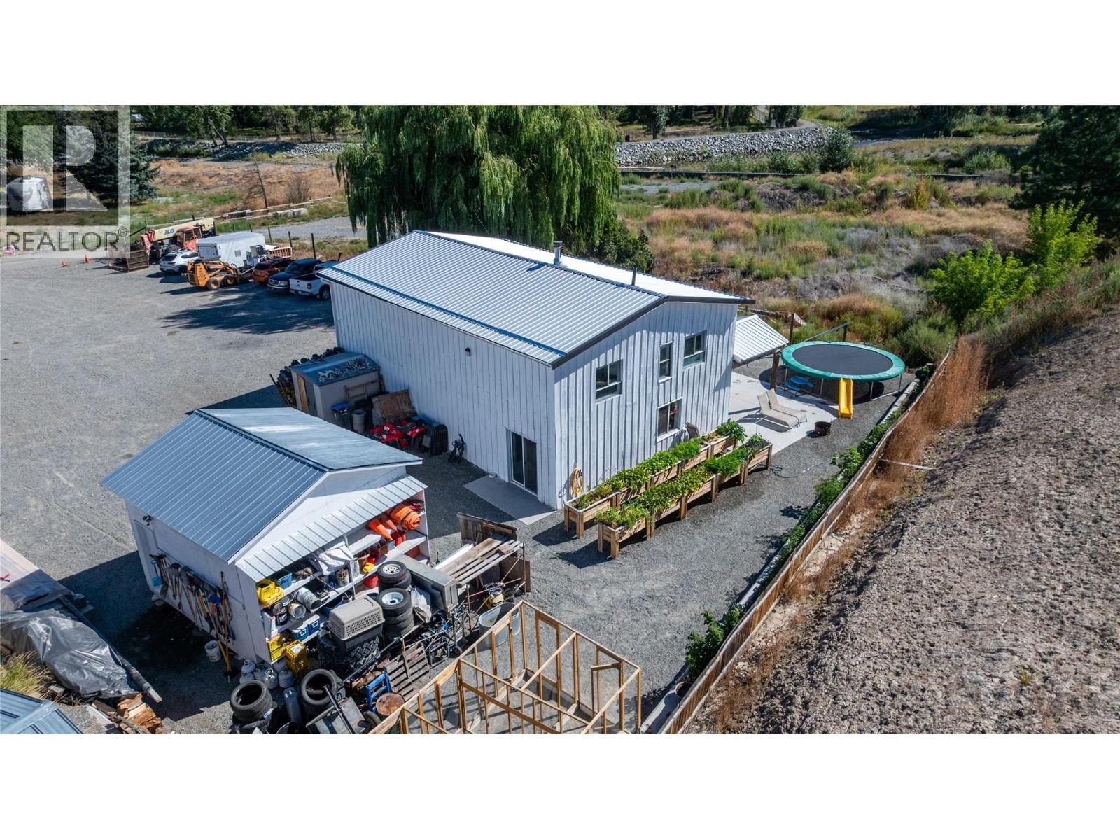 1550 WALNUT AVENUE Image 17