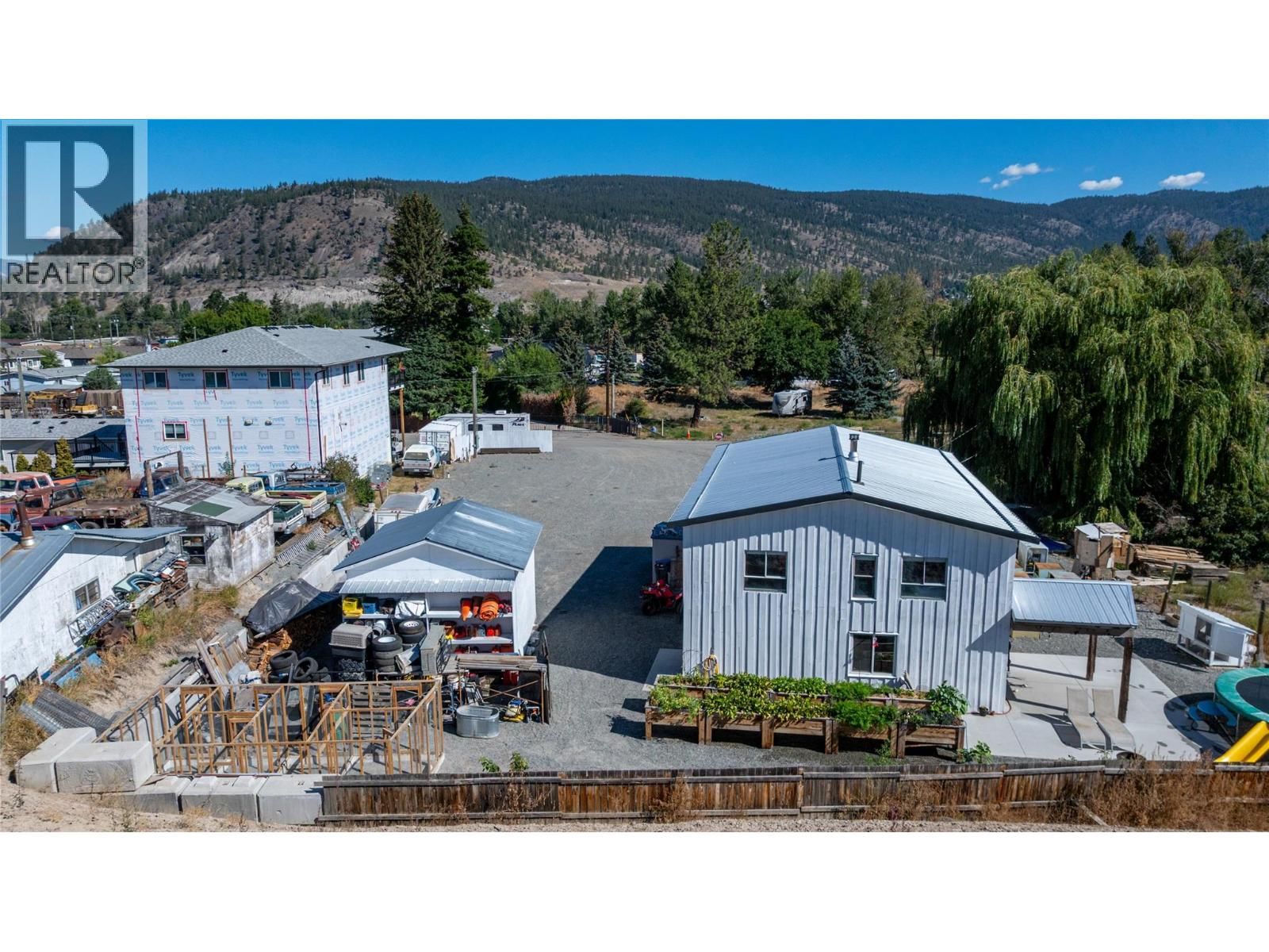 1550 WALNUT AVENUE Image 19