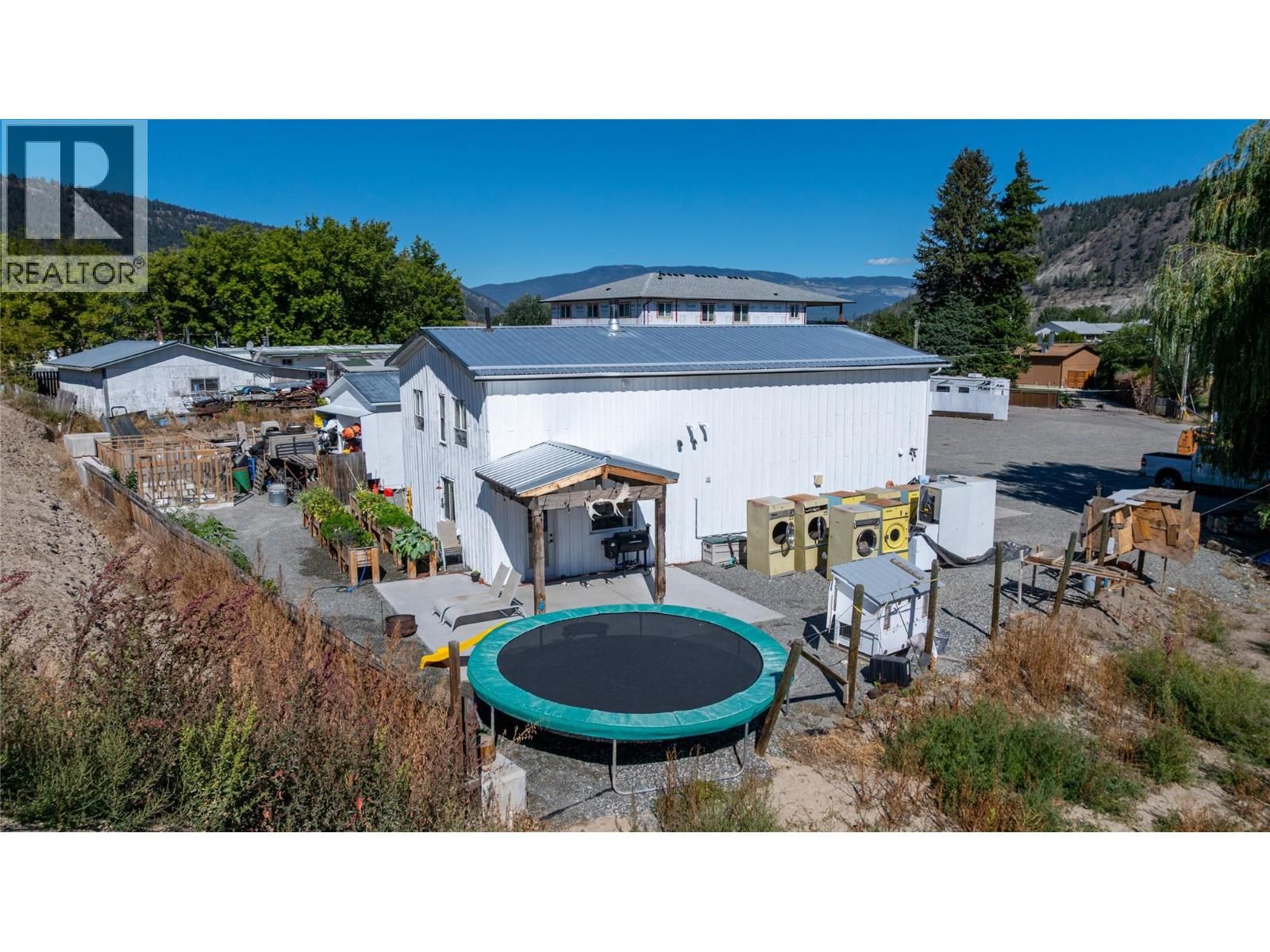 1550 WALNUT AVENUE Image 20