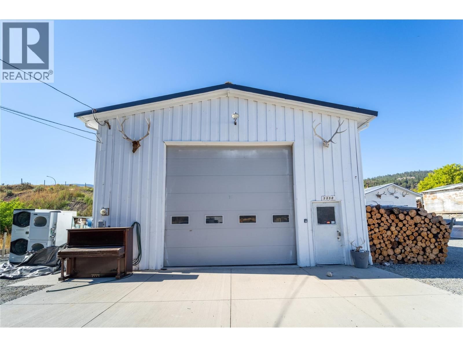 1550 WALNUT AVENUE Image 23