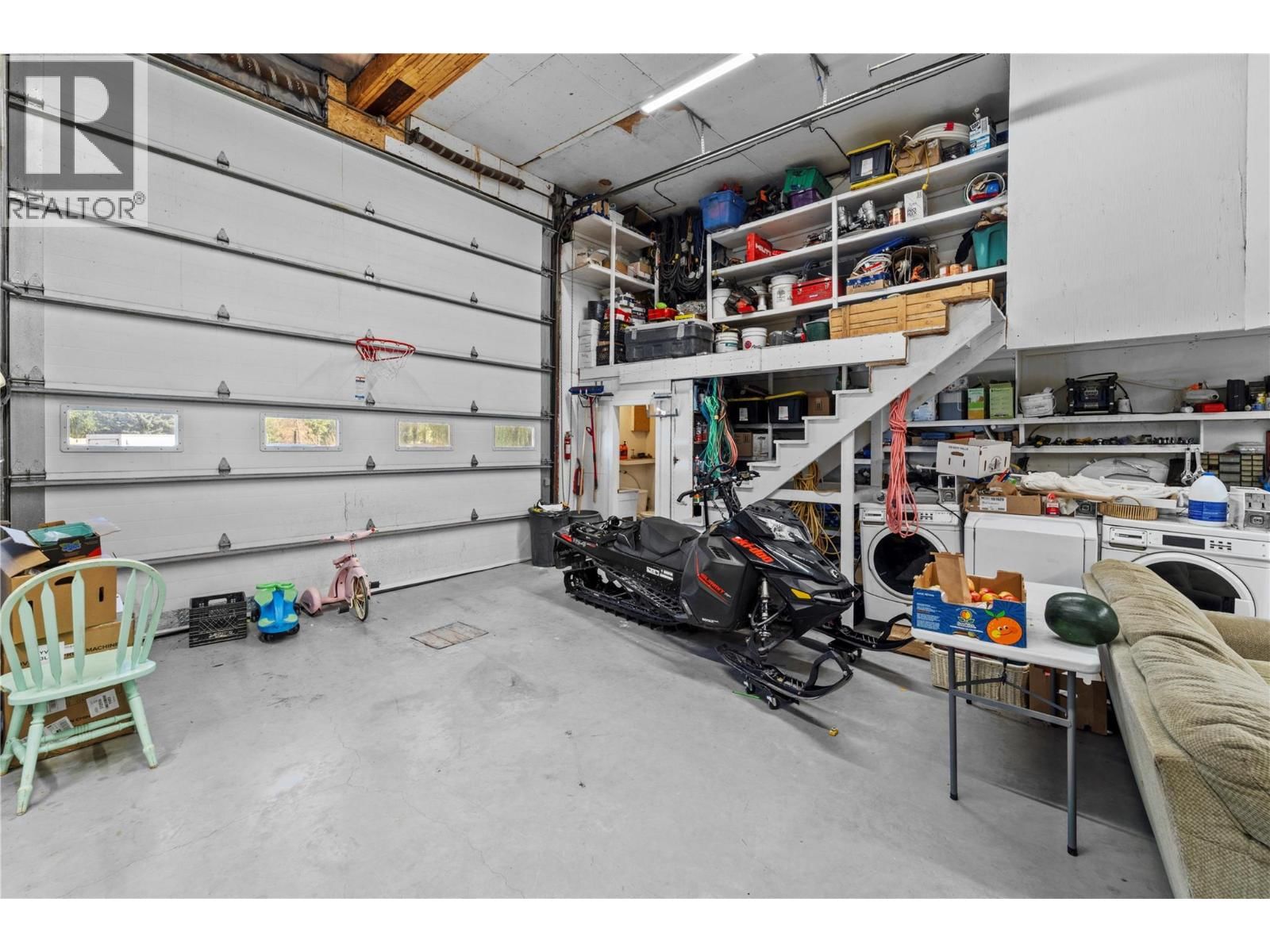 1550 WALNUT AVENUE Image 24