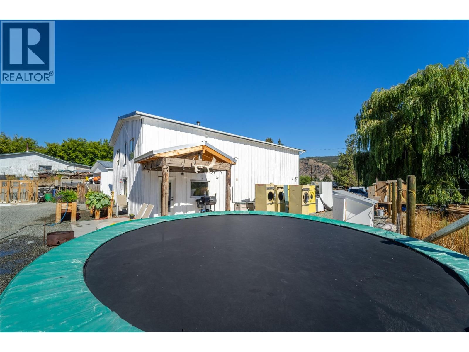 1550 WALNUT AVENUE Image 8