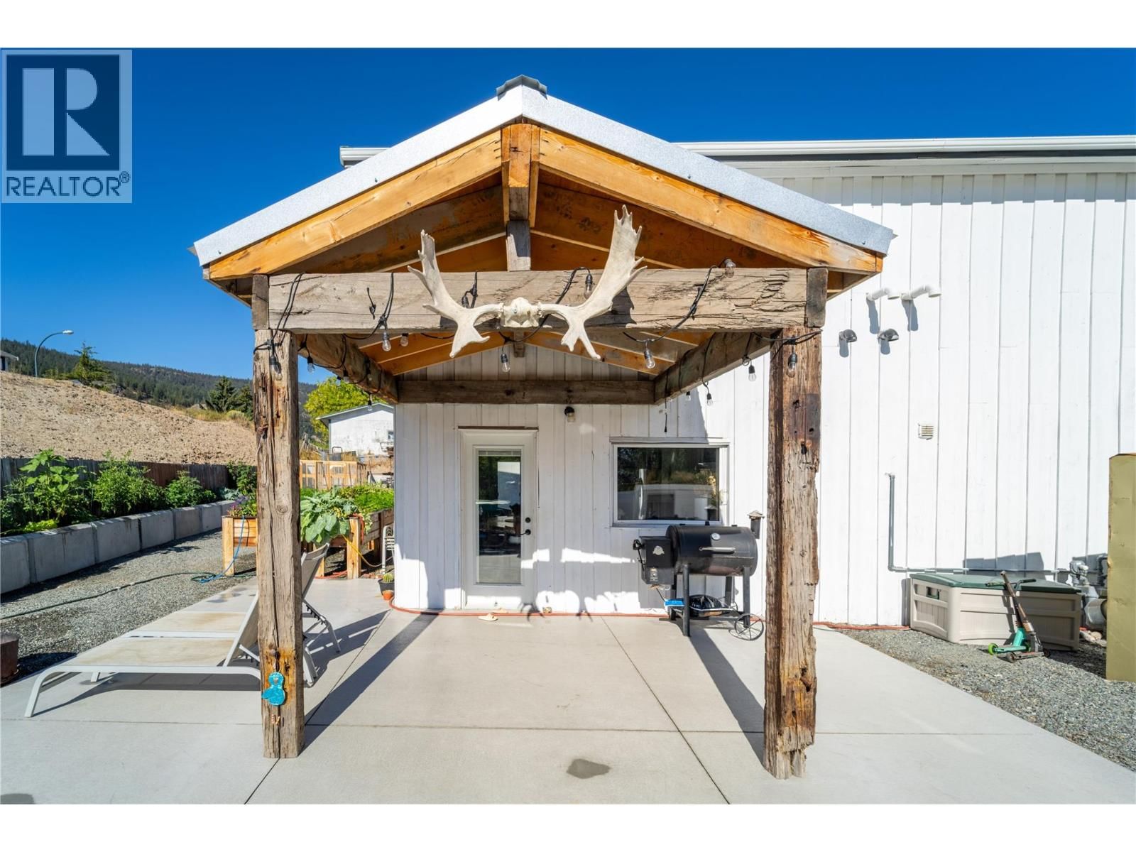 1550 WALNUT AVENUE Image 9