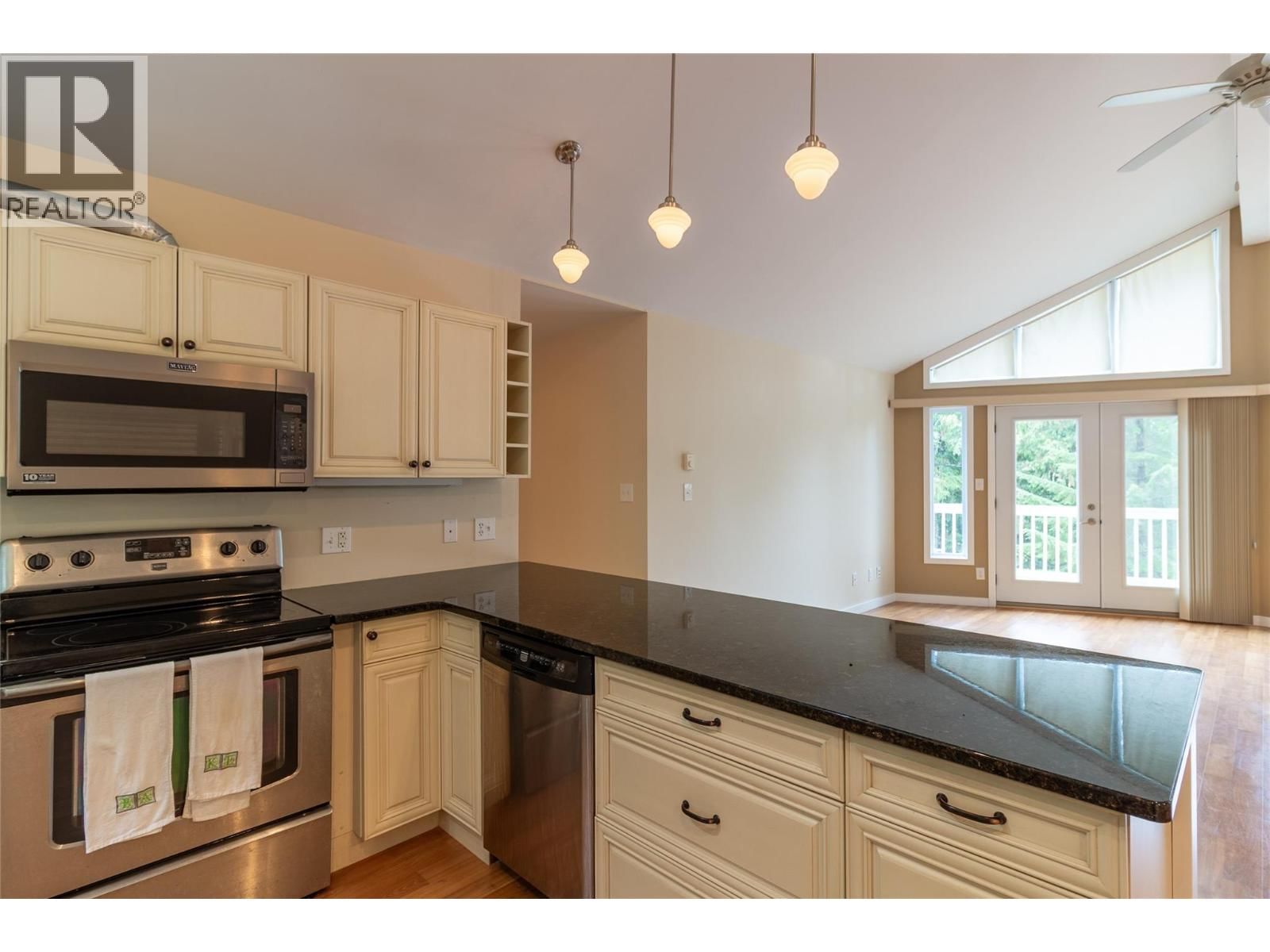 16242 SELKIRK ROAD Image 10