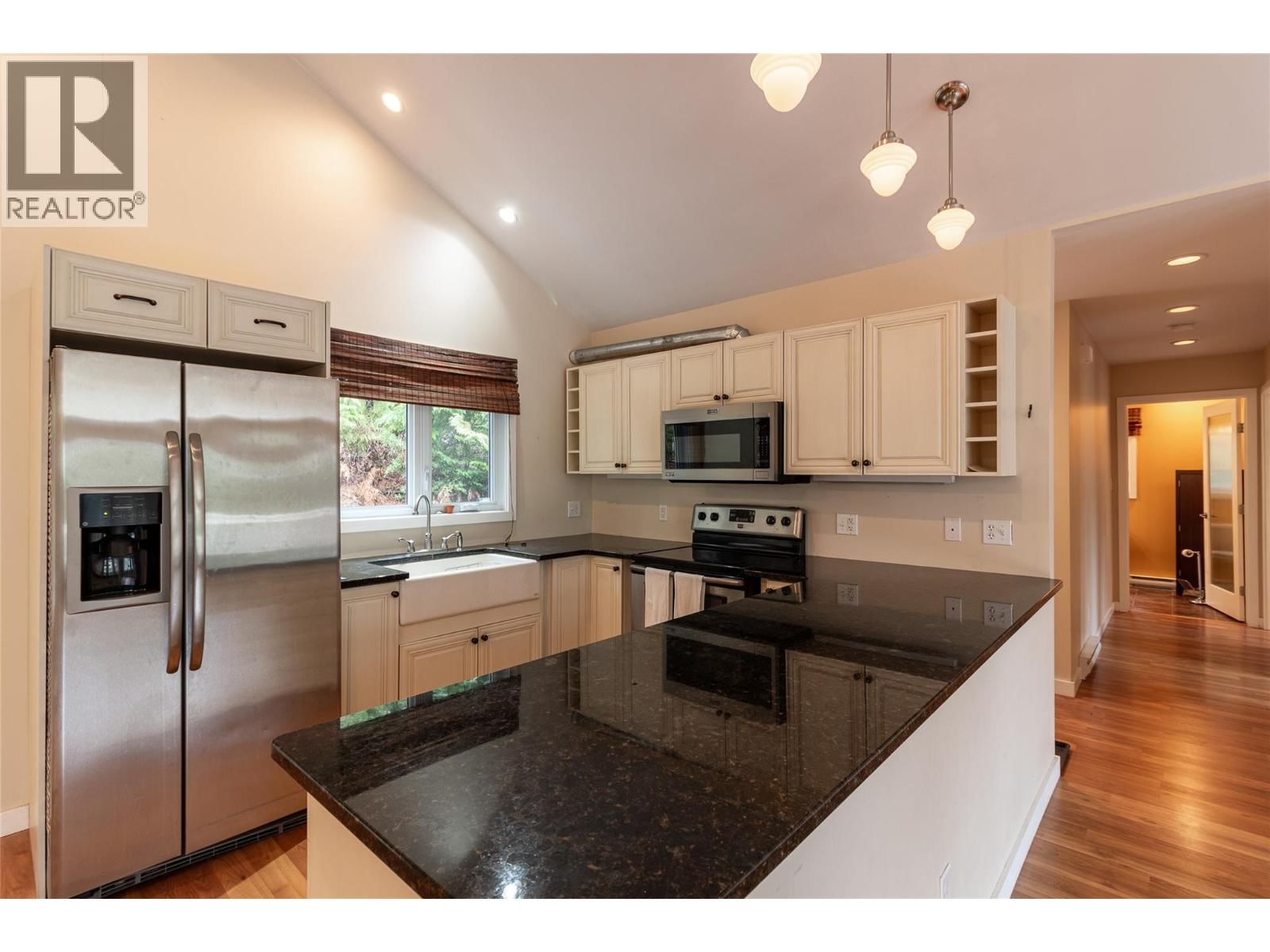 16242 SELKIRK ROAD Image 12