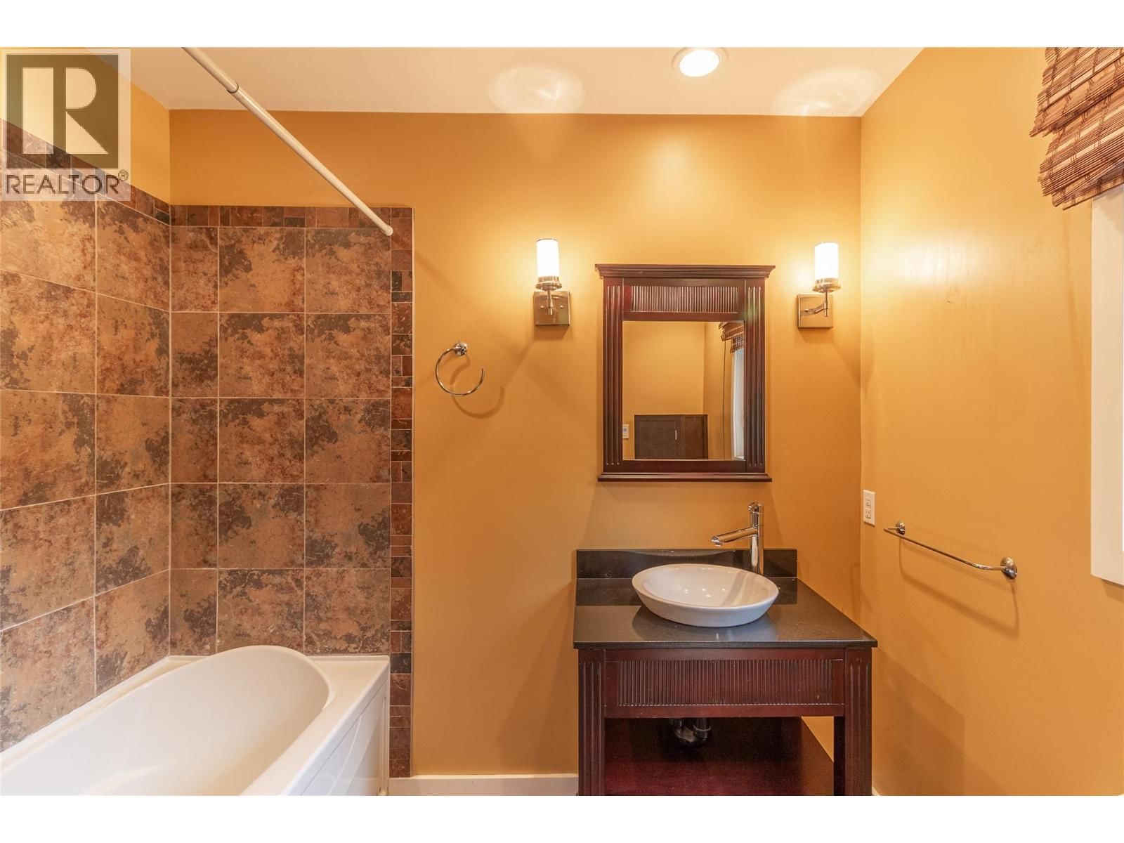 16242 SELKIRK ROAD Image 19