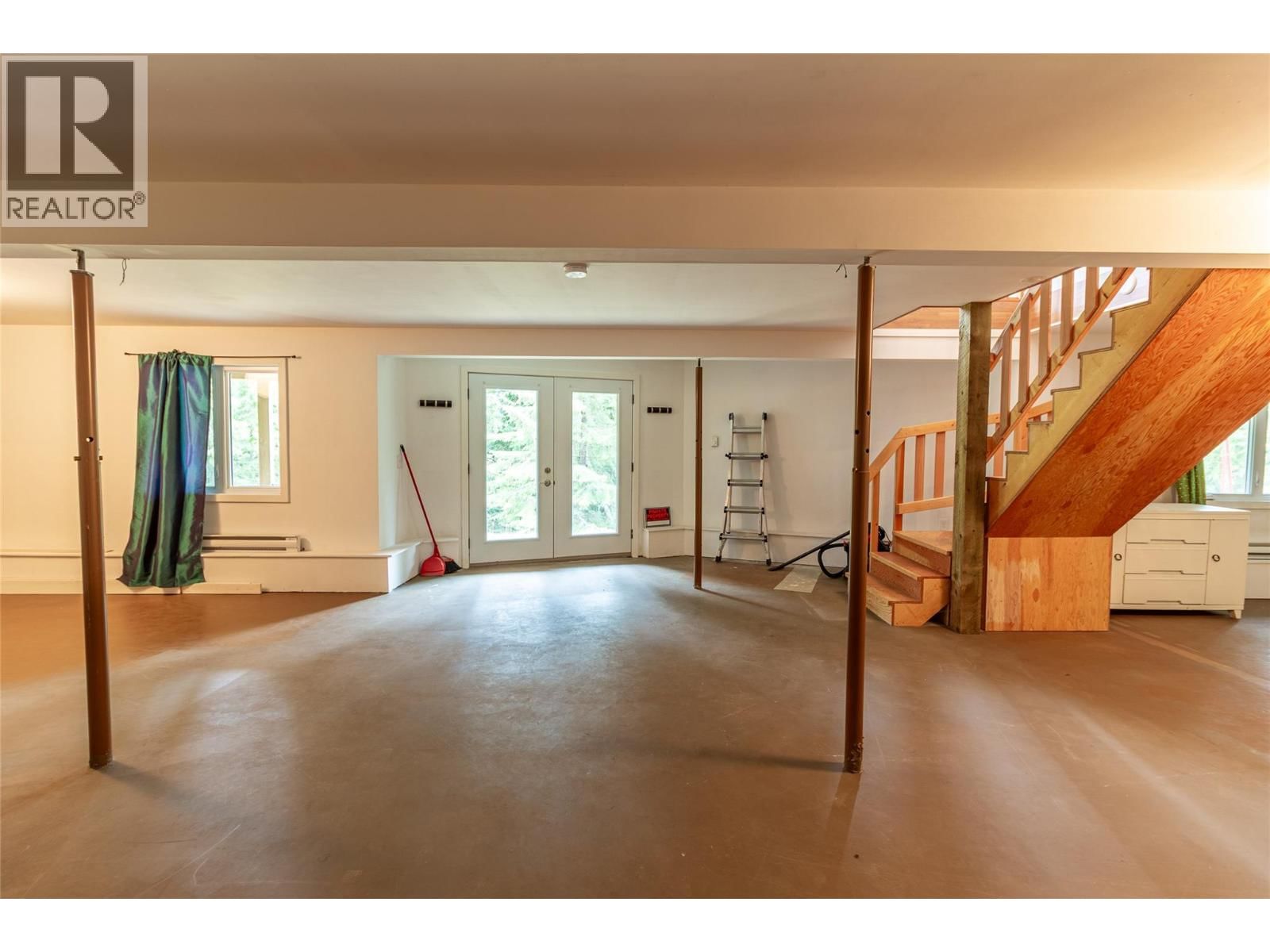 16242 SELKIRK ROAD Image 20