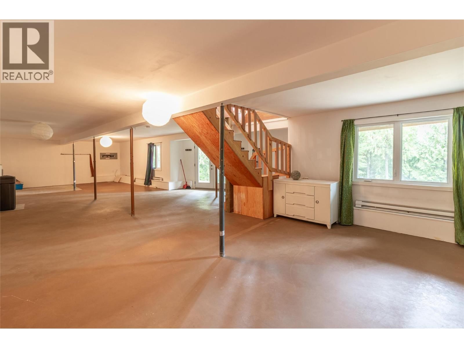 16242 SELKIRK ROAD Image 21