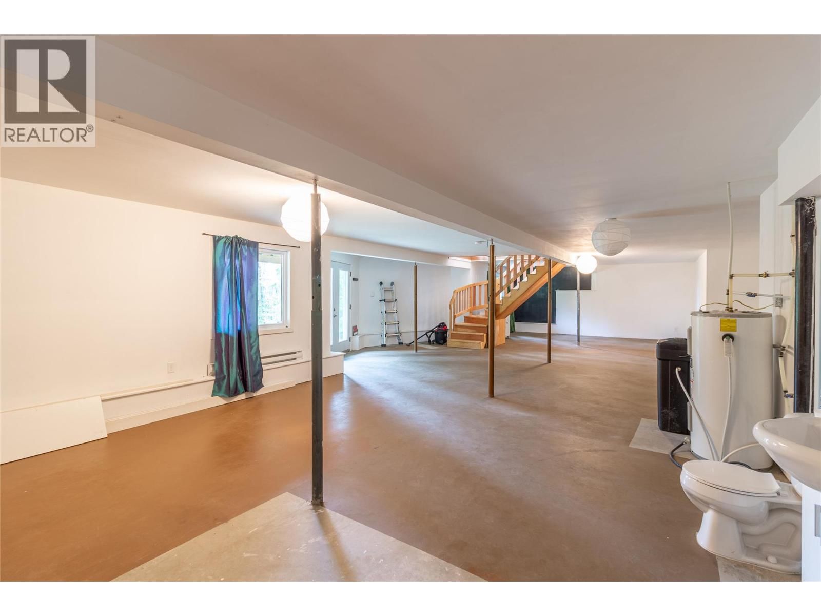 16242 SELKIRK ROAD Image 22