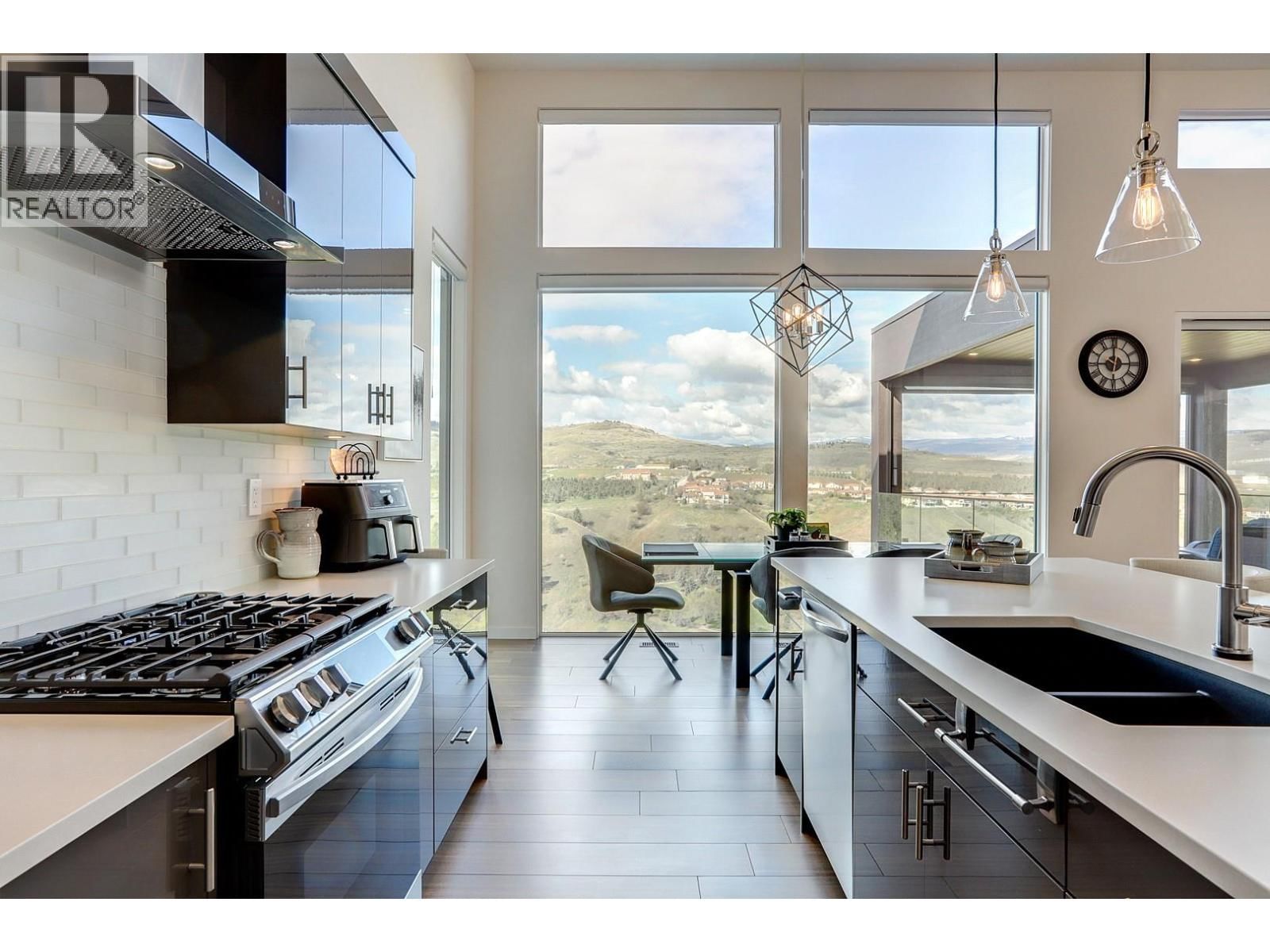 912 MT. GRIFFIN ROAD Image 10