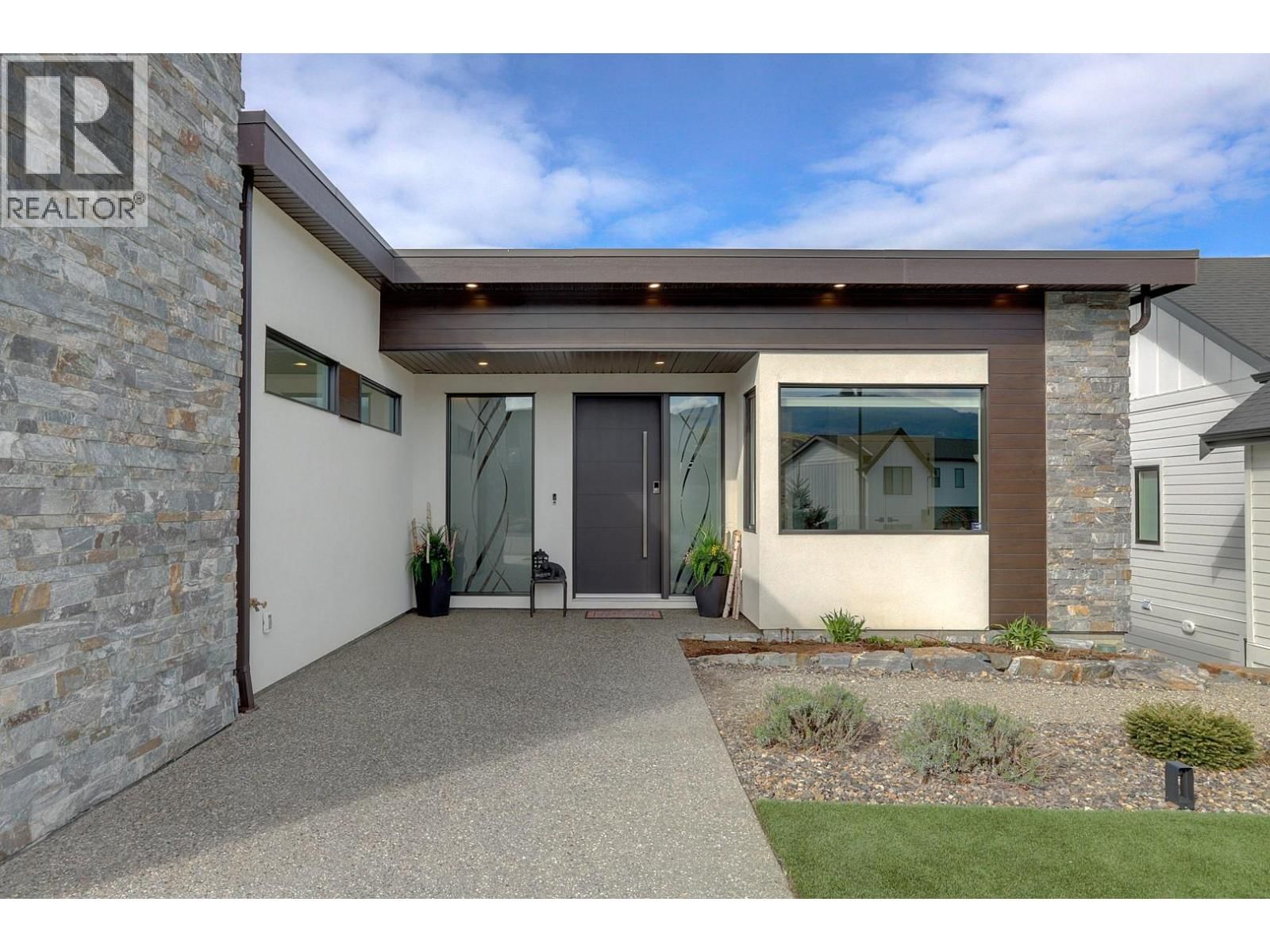 912 MT. GRIFFIN ROAD Image 3