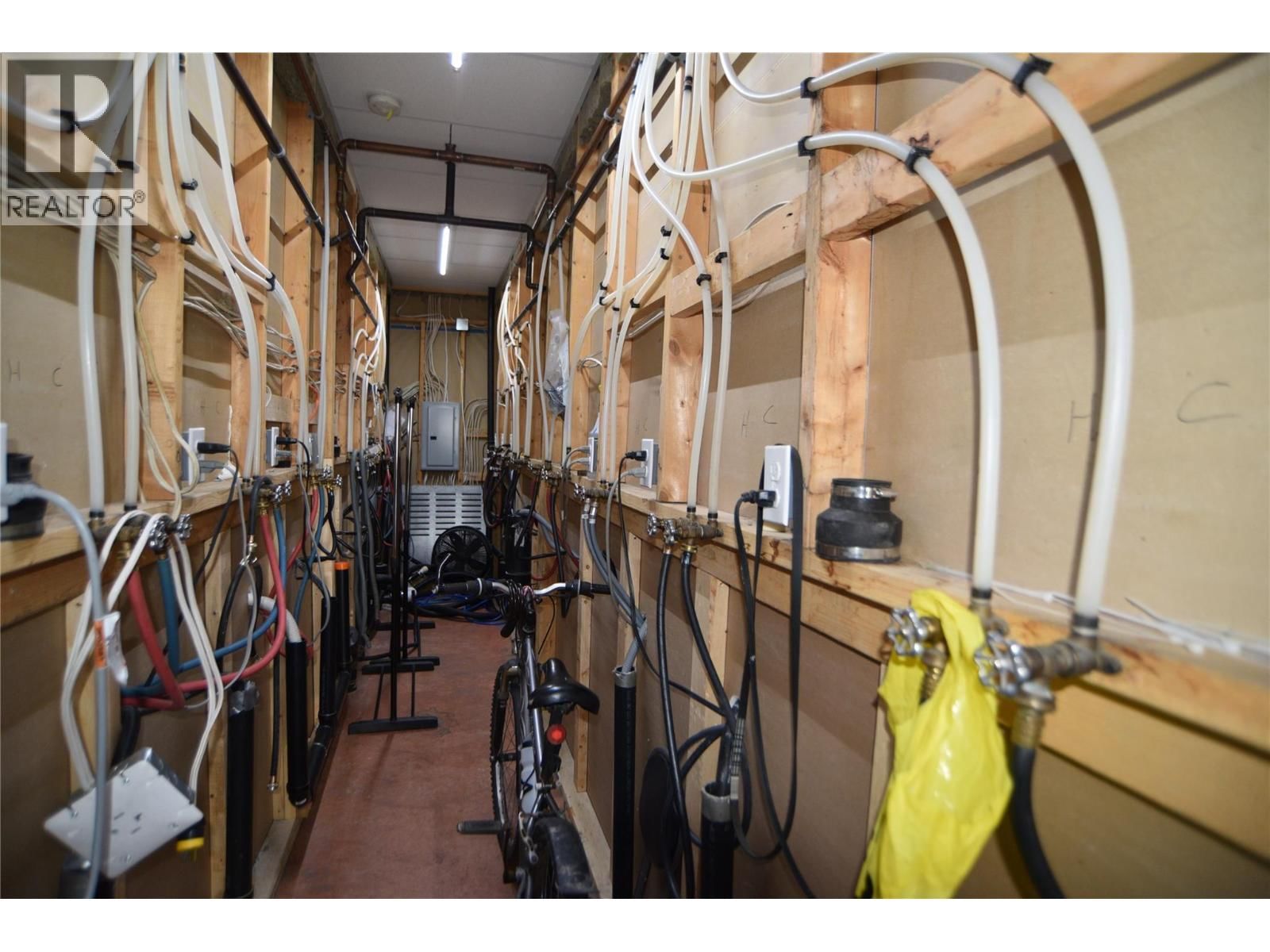 118 - 1983 COLUMBIA AVENUE Image 13