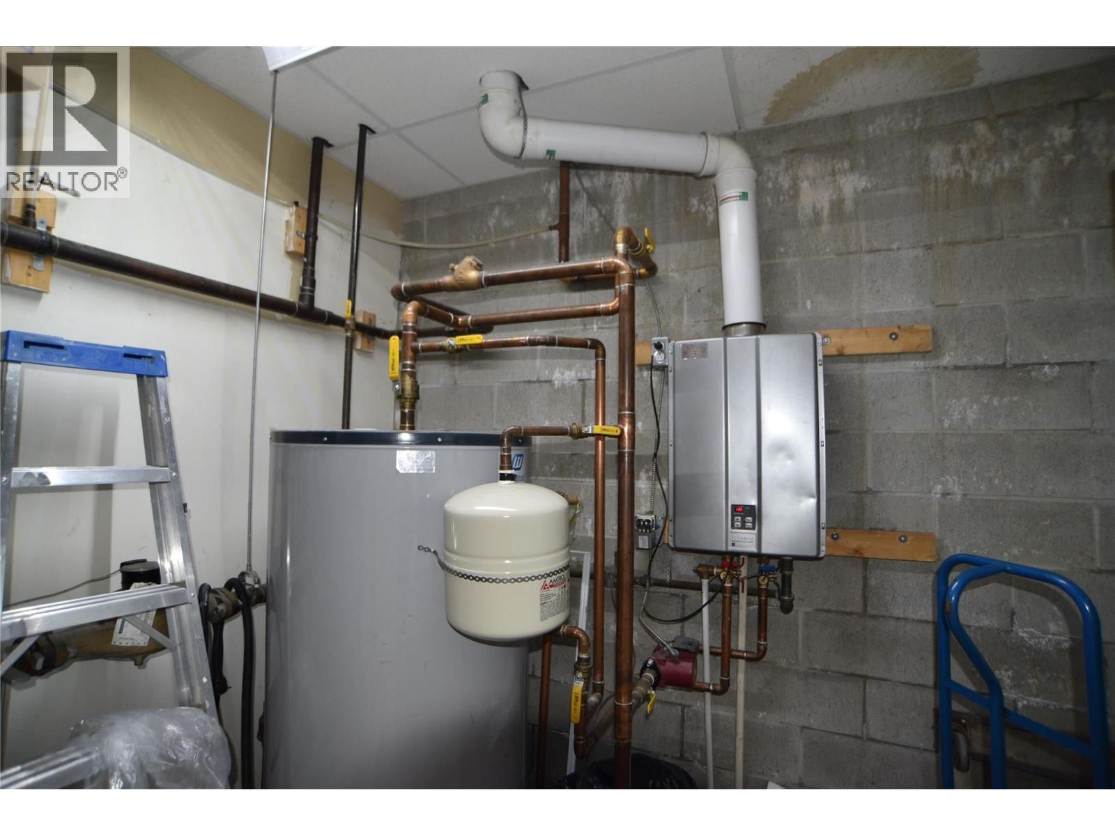 118 - 1983 COLUMBIA AVENUE Image 14