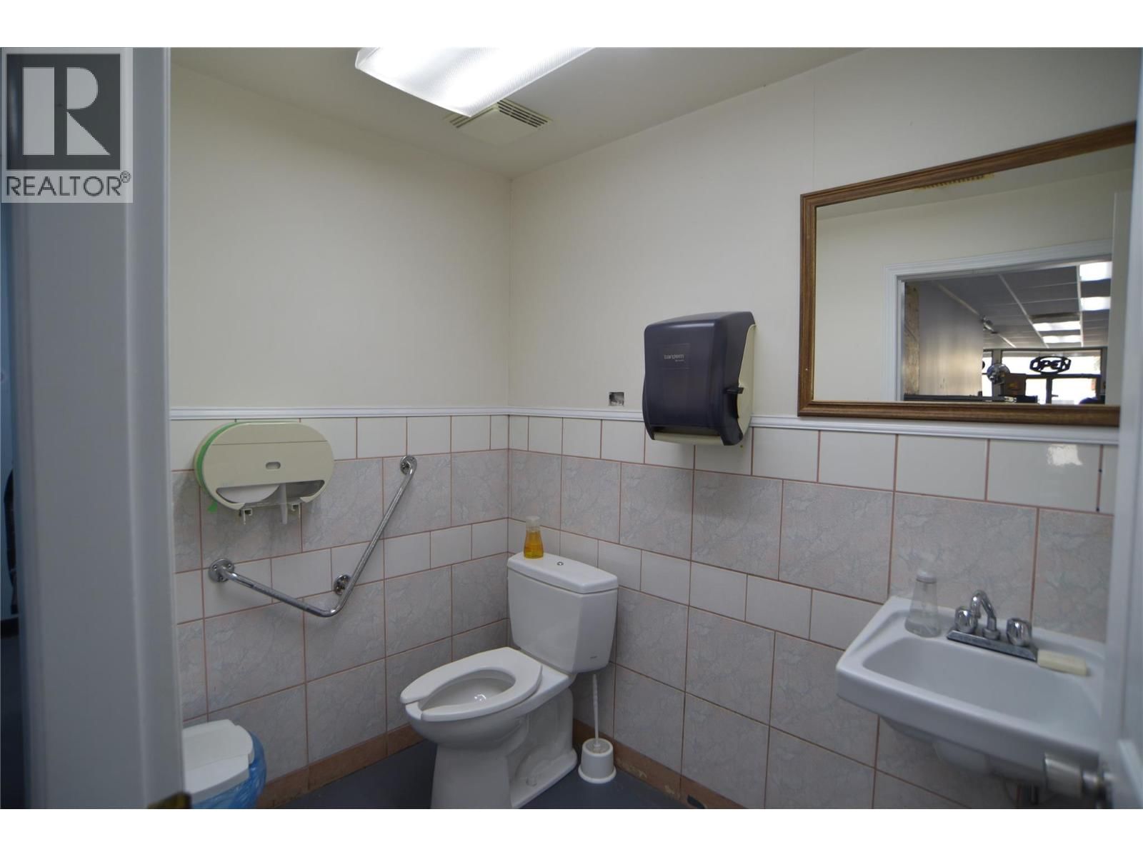 118 - 1983 COLUMBIA AVENUE Image 15