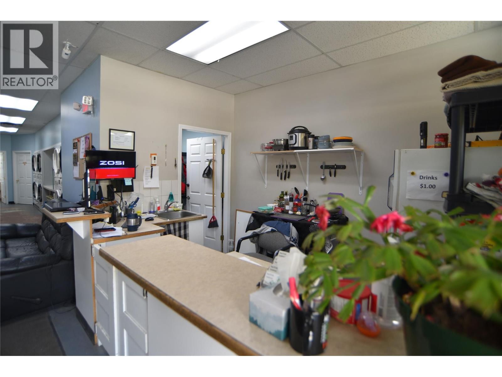 118 - 1983 COLUMBIA AVENUE Image 3