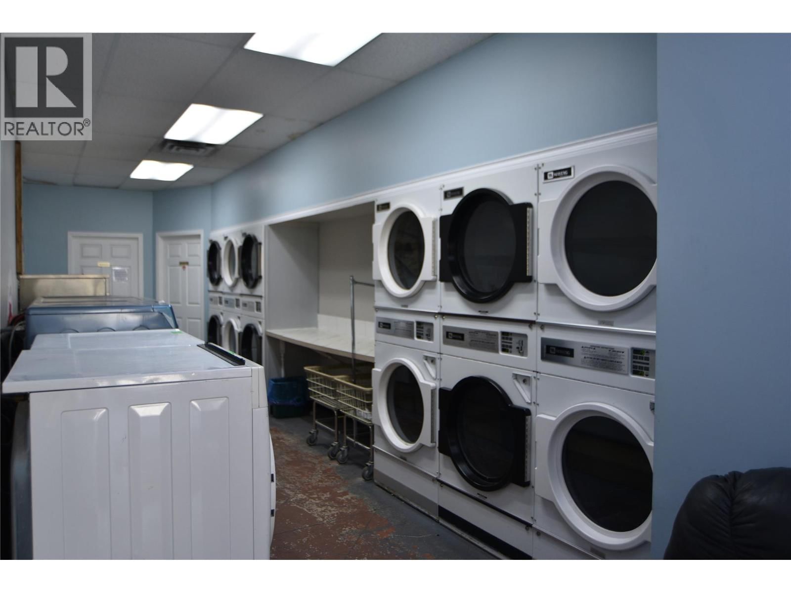 118 - 1983 COLUMBIA AVENUE Image 4