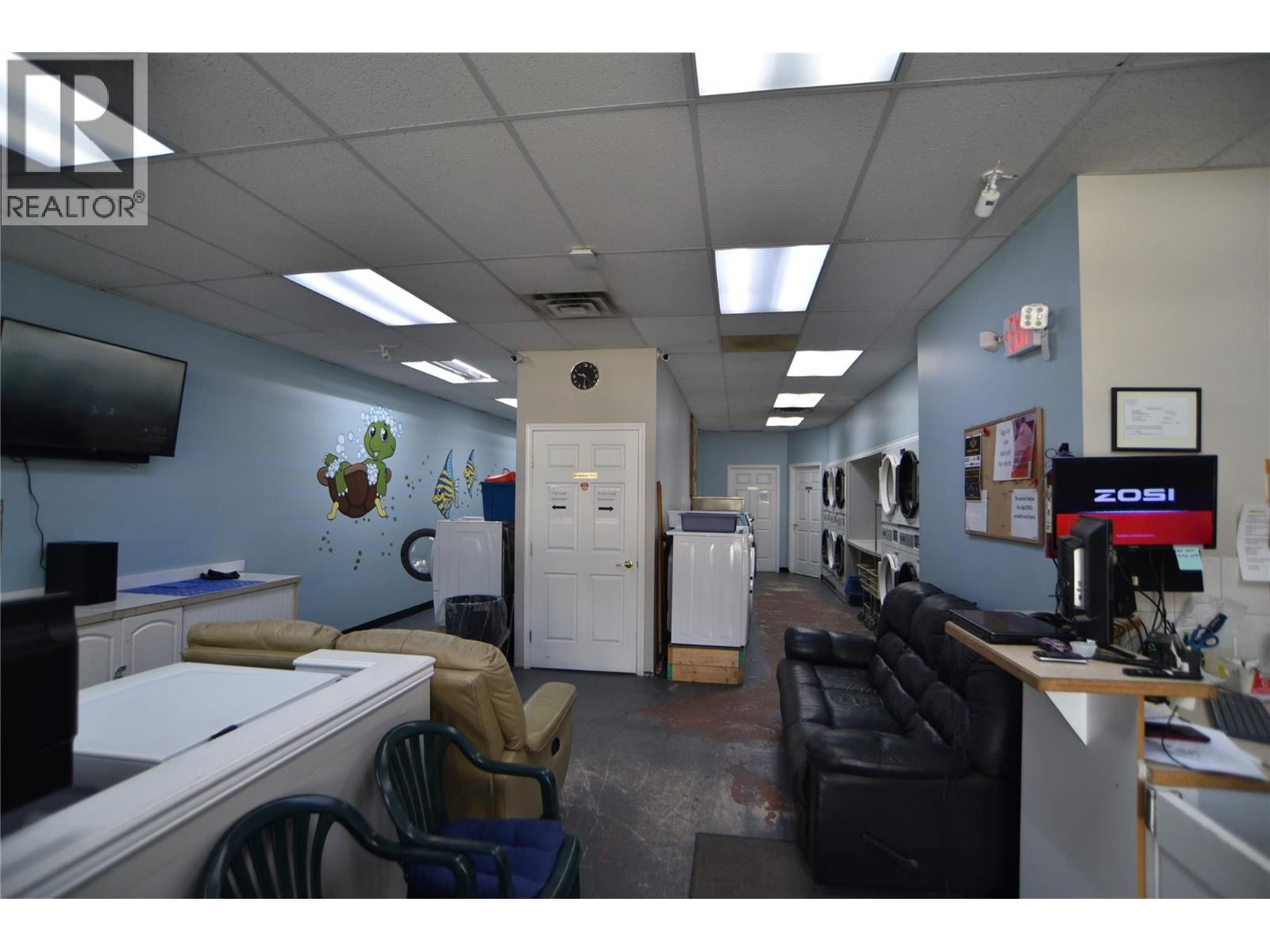 118 - 1983 COLUMBIA AVENUE Image 5