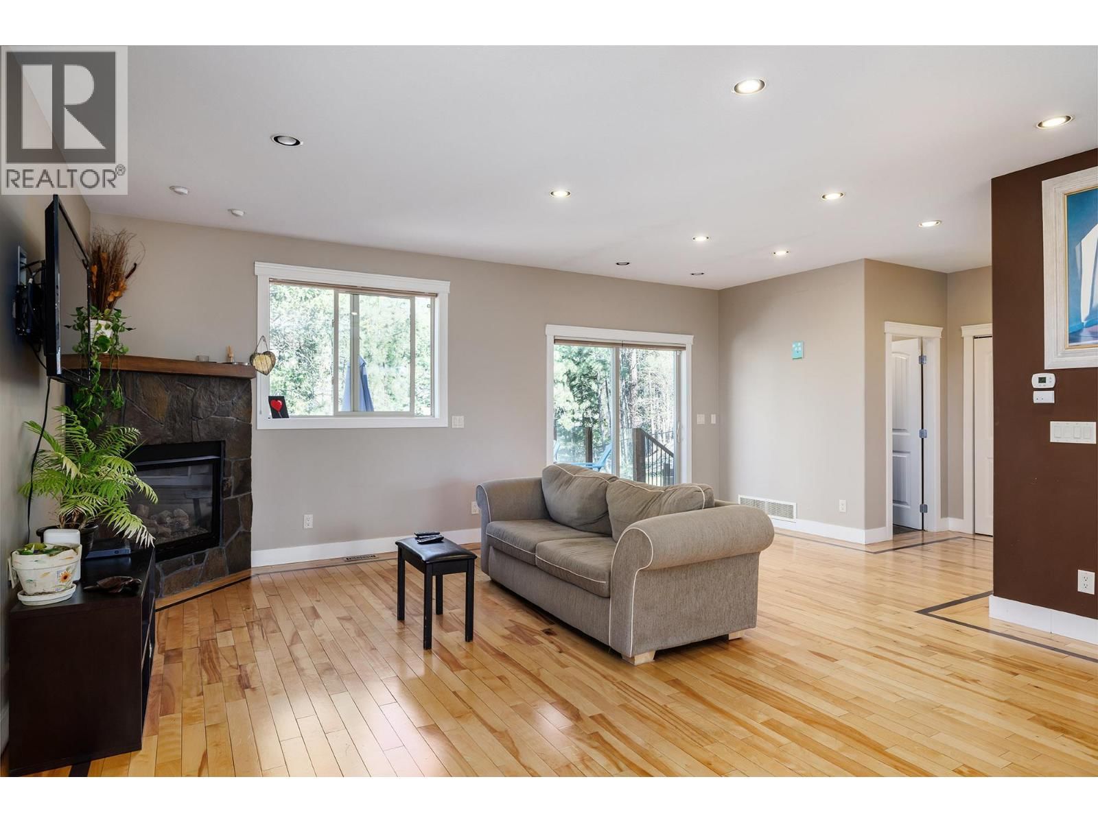 2054 SUNVIEW DRIVE Image 3