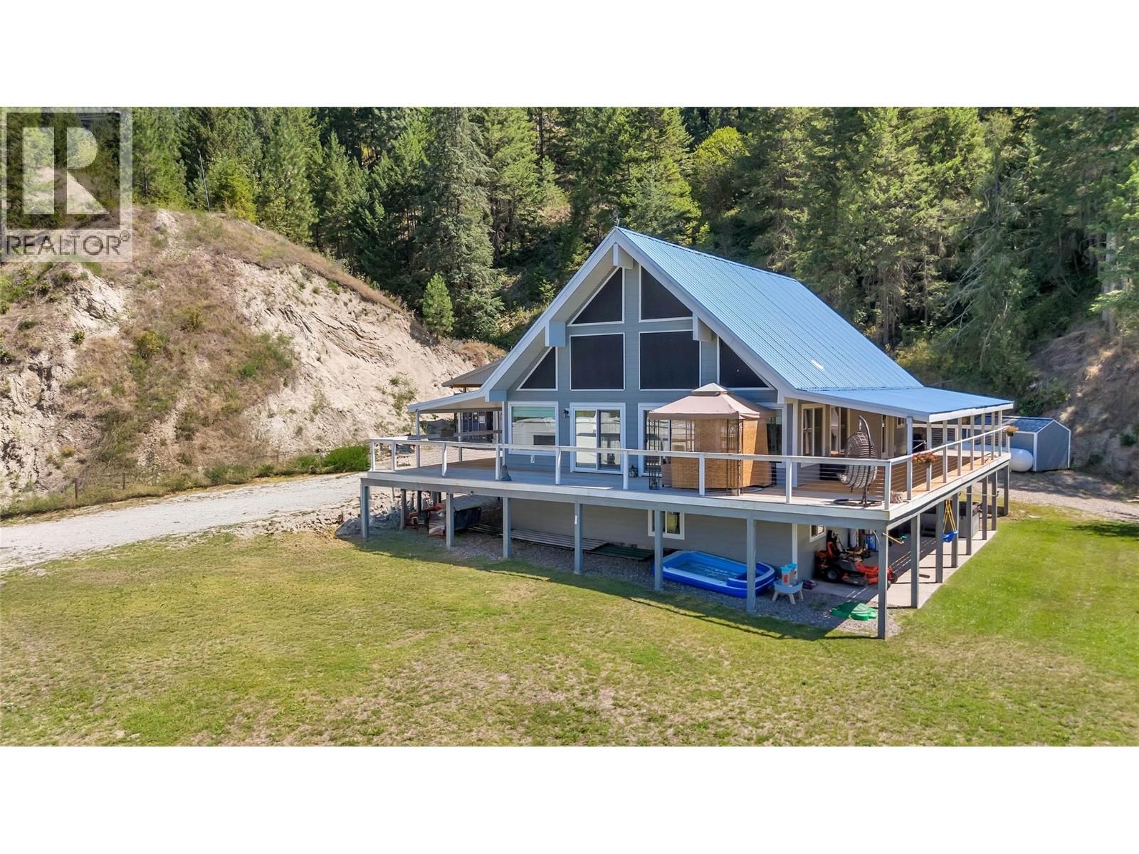 2621 Salmon River Road, Salmon Arm, British Columbia V1E 3H8