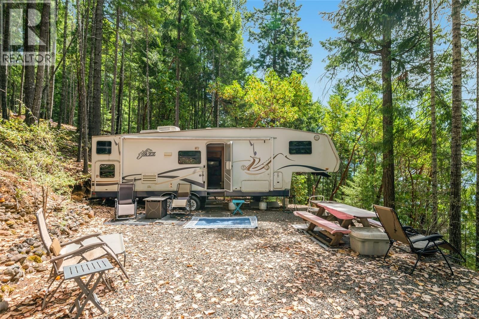 3696 Horne Lake Caves Road property photo