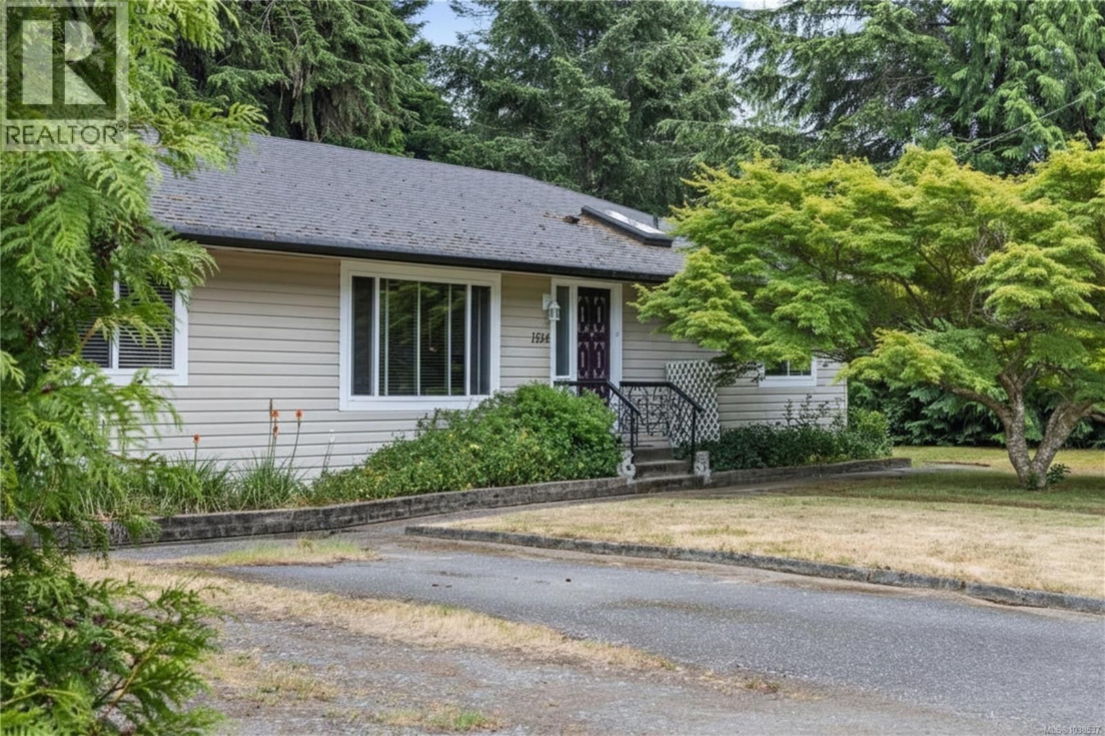 1524 Pacific Crescent