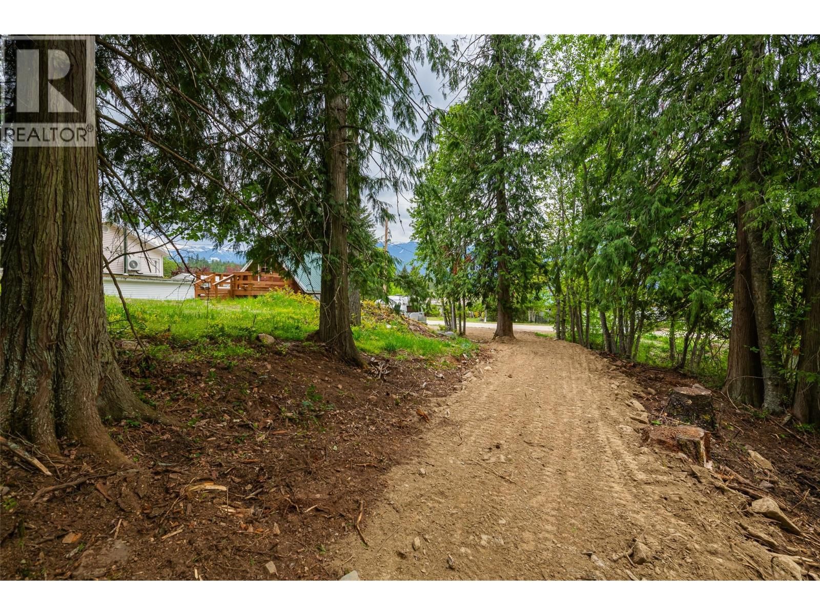 1524 RUSSEL Avenue, Riondel, British Columbia V0B 2B0