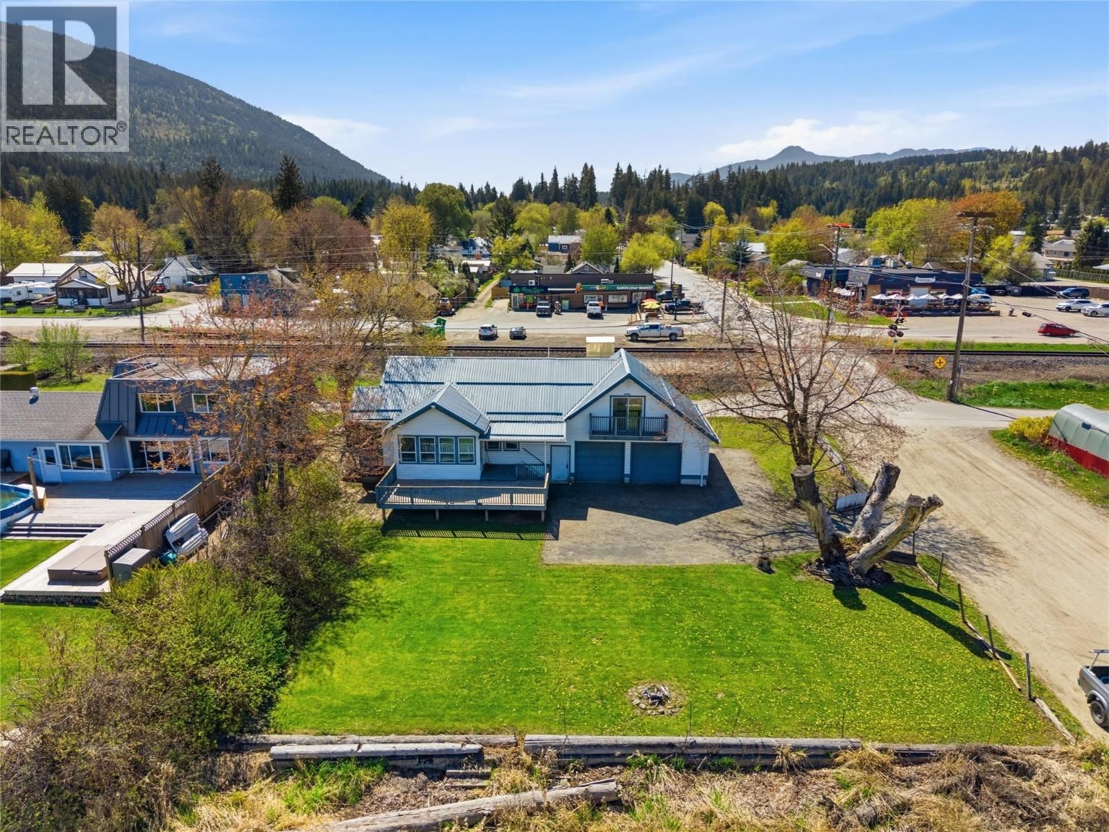 5041 75 Avenue Northeast, Salmon Arm, British Columbia V0E 1K0