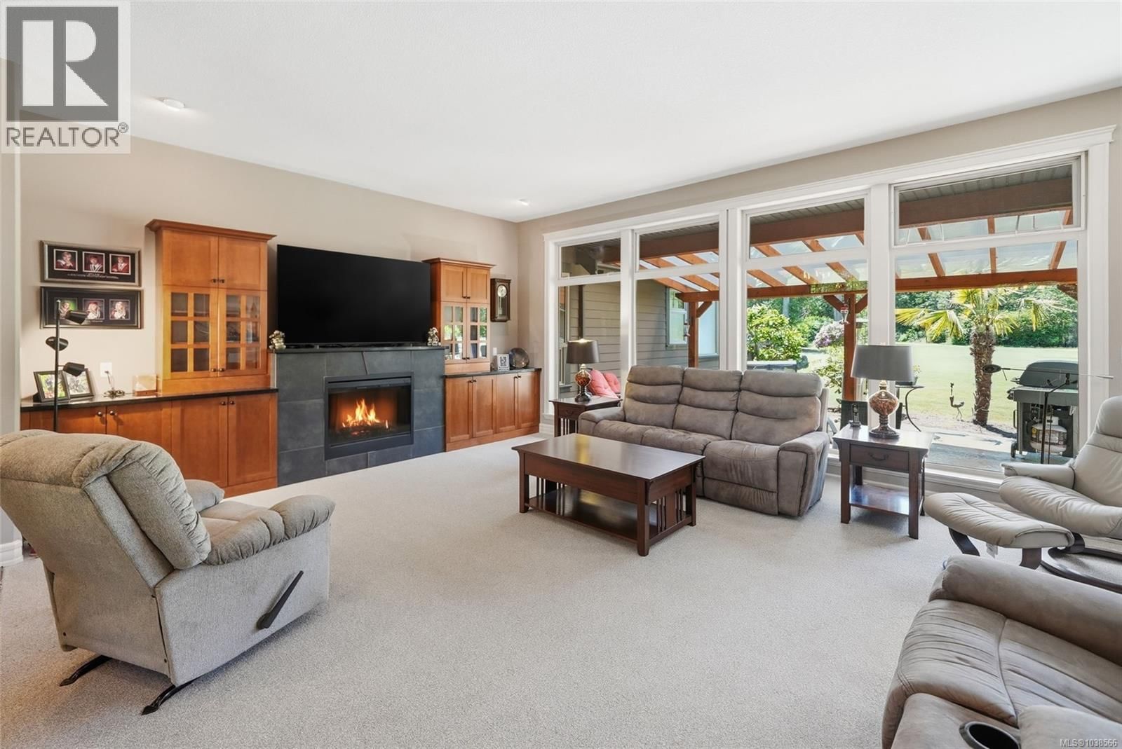 990 View Road property photo