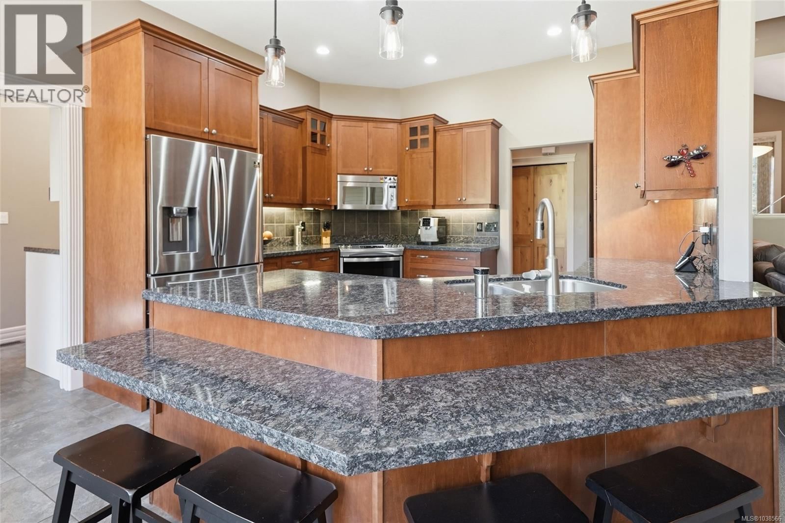 990 View Road property photo