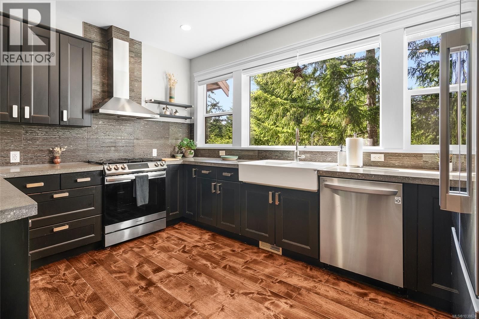 1571 Meadowood Way property photo