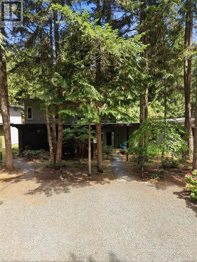 1059 Tanglewood Place | Parksville British Columbia | Slide Image Two