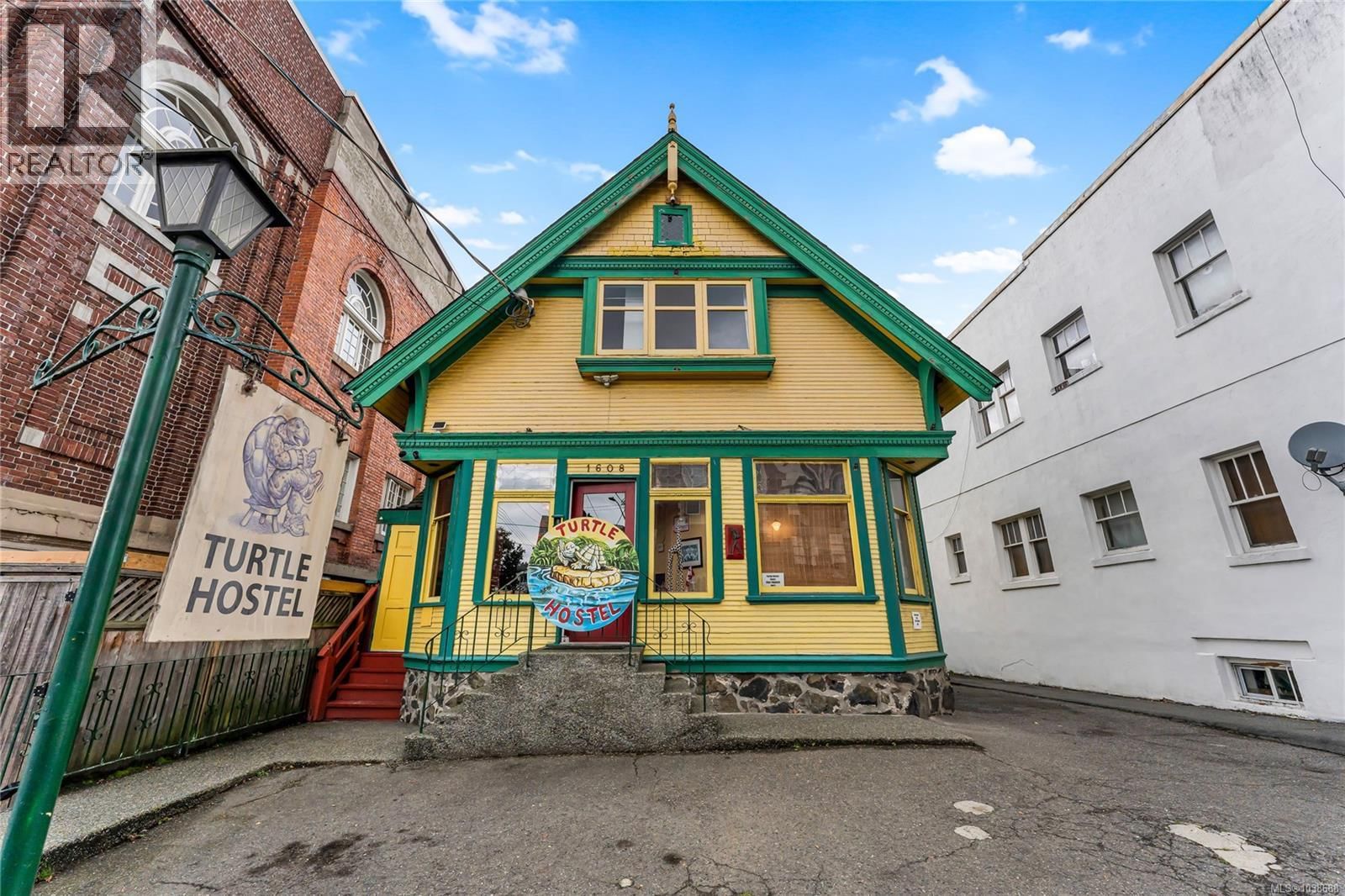 1608 Quadra Street