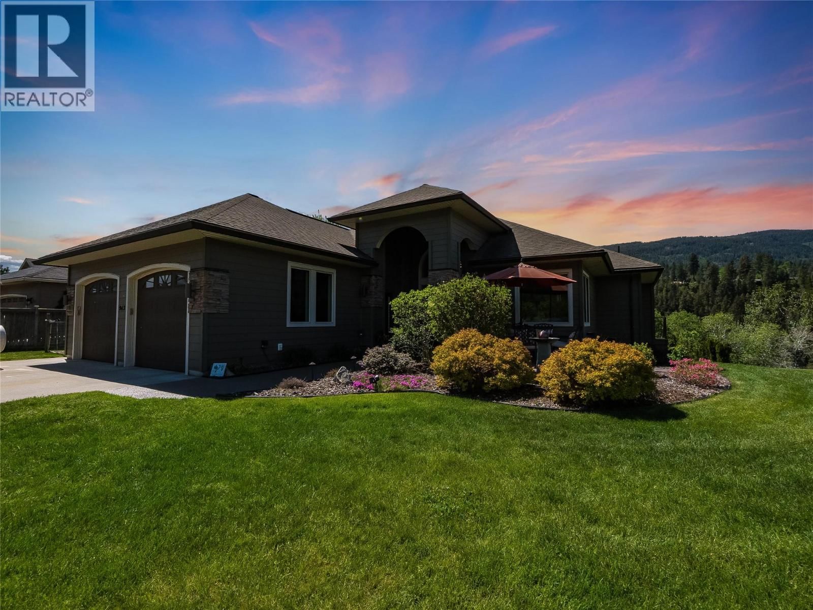 943 Riverview Place Other, Castlegar, British Columbia V1N 4L1