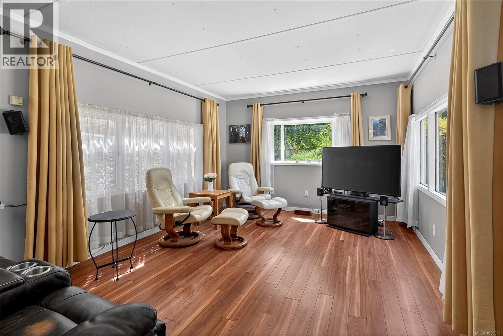 695 Barclay Crescent property photo