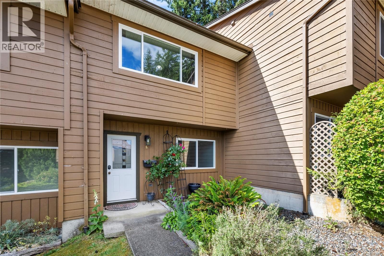 6 855 Howard Avenue property photo