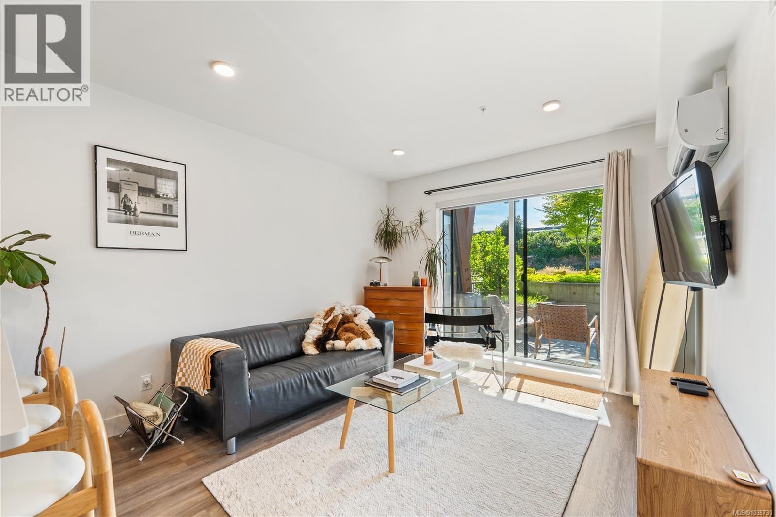 102 135 Haliburton Street property photo